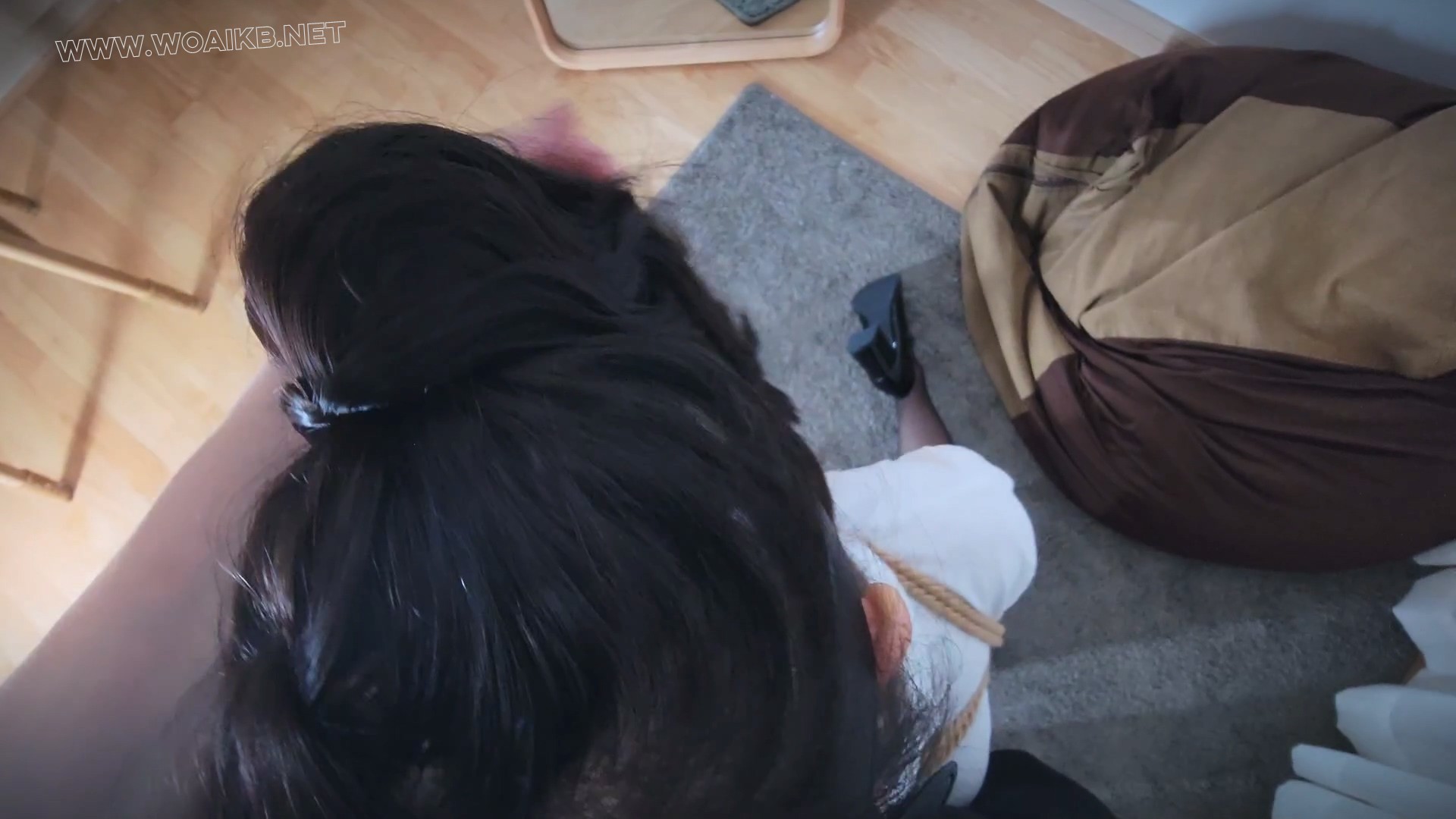 《猫奴女友Ⅲ》绑在凳子上，塞跳弹、棒棒猛cha，爽得喵喵叫，狠狠捏匈，啪啪打耳光... 预览图 2