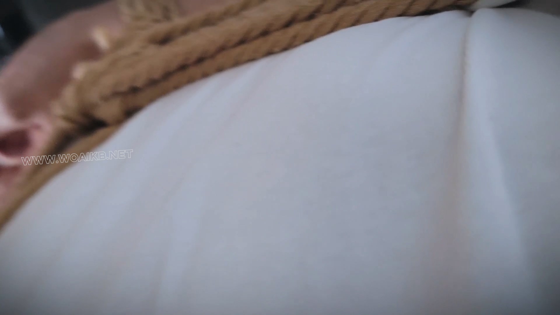 《猫奴女友Ⅲ》绑在凳子上，塞跳弹、棒棒猛cha，爽得喵喵叫，狠狠捏匈，啪啪打耳光... 预览图 3