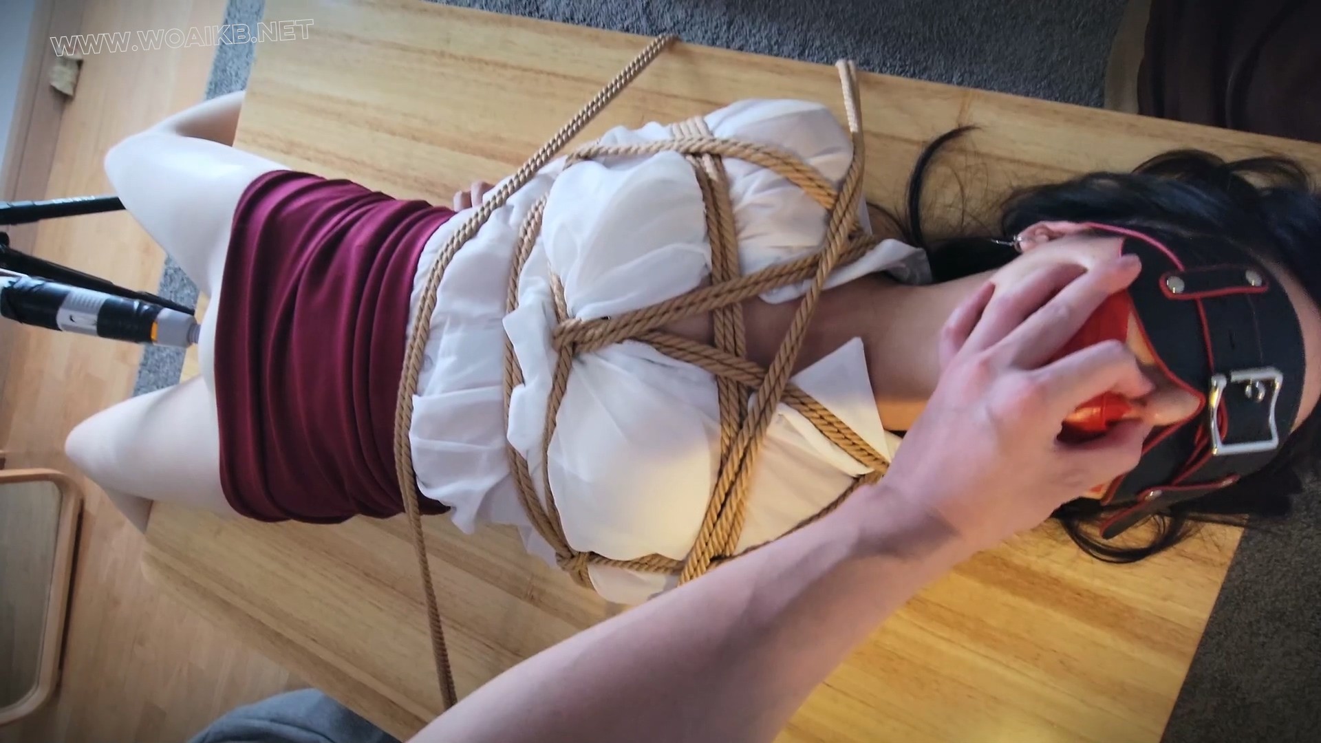 《严厉惩罚犯错的女秘书Ⅲ》(正片无码)狠扇耳光、扼_颈、捏_鼻呼吸限_制、足jiao、... 预览图 27