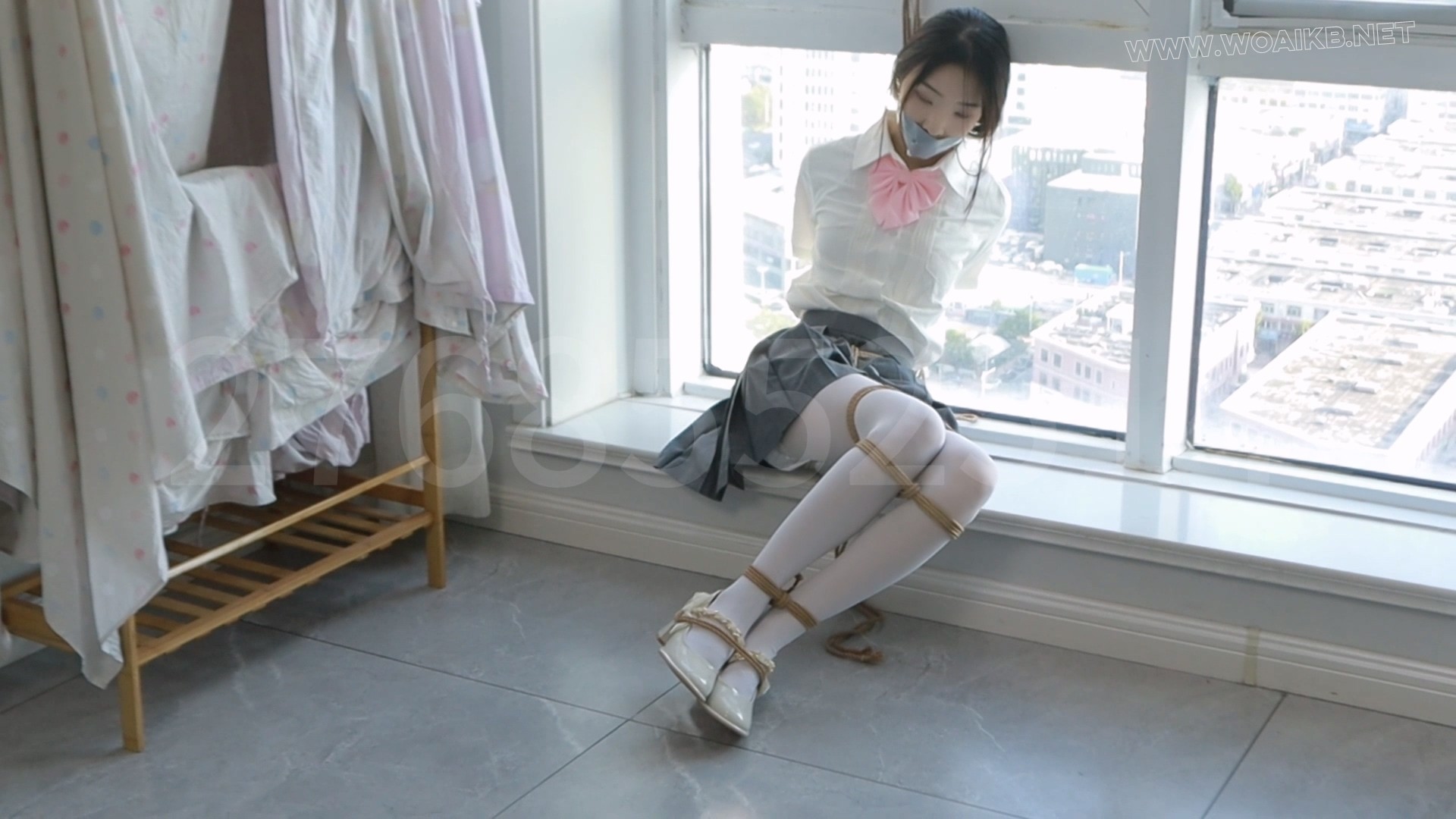 抖m梦婷完全束缚被主人布置任务 高跟鞋都被绑上任务可以完成吗？ 蹦蹦跳跳半天绳子…