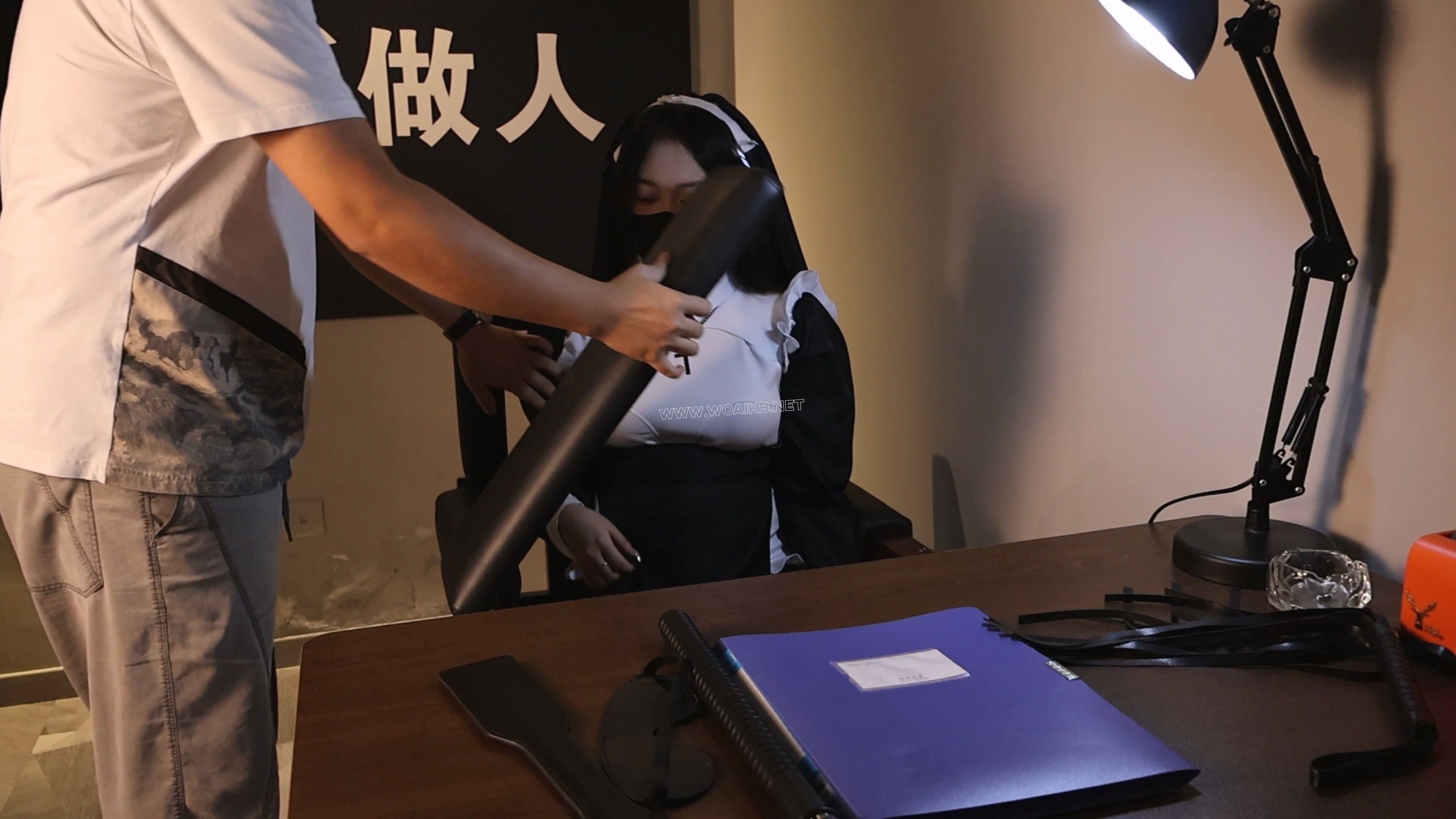 被抓进监狱的修女玖儿被无情用刑