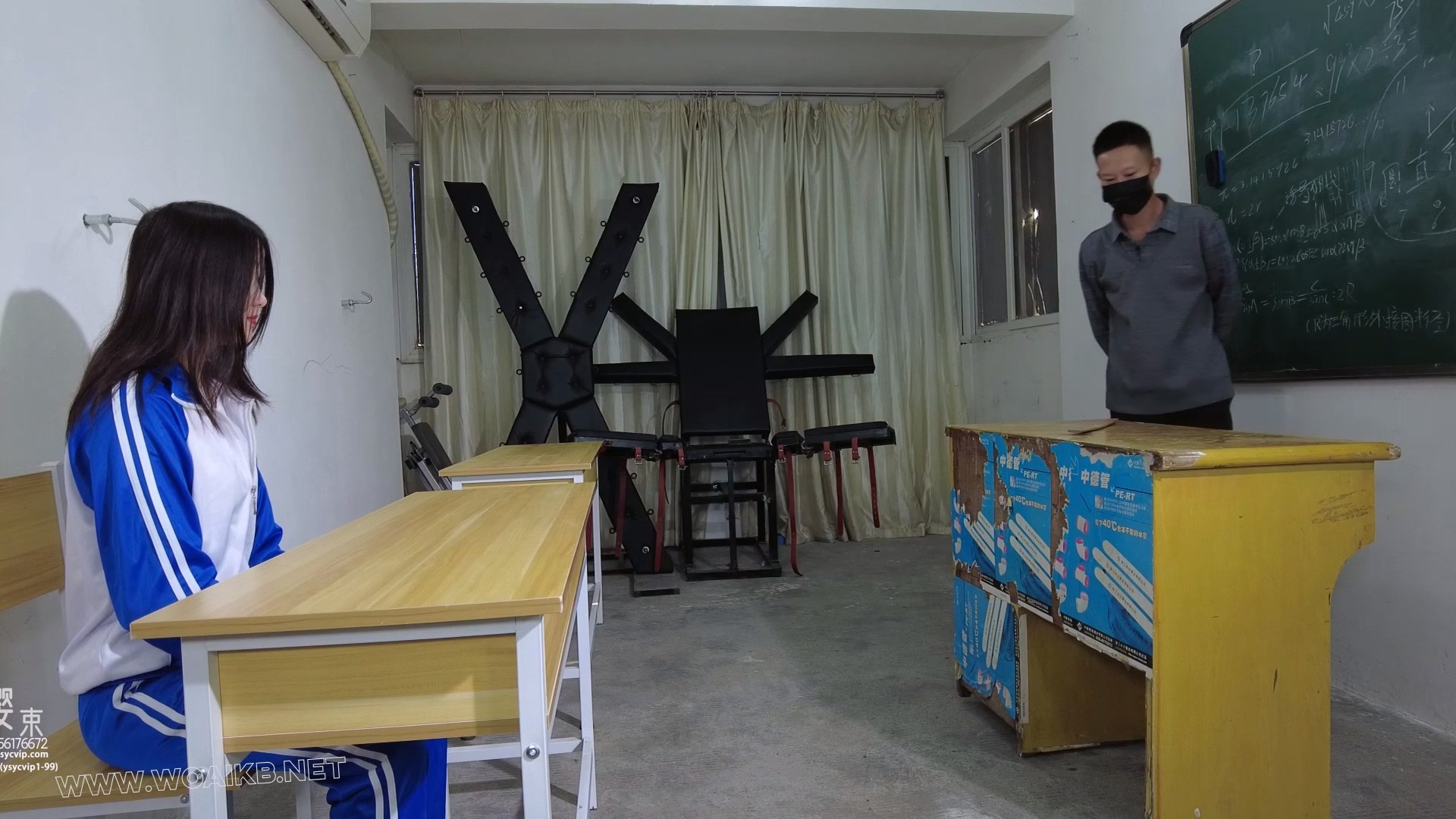 《犯错女学生》新人18岁在校生芳芳初尝绳艺玩具老师教训不听话的女学生！坐木马尖…