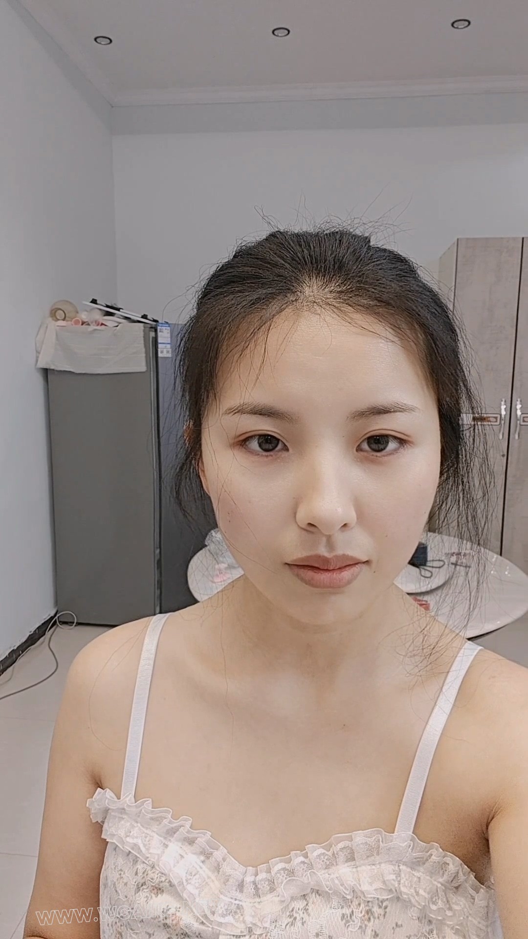 堵嘴高c 吊带 小皮裙 肉丝 小姐姐 不断尝一成条丝袜堵嘴，期间干呕不断 依旧坚持 …