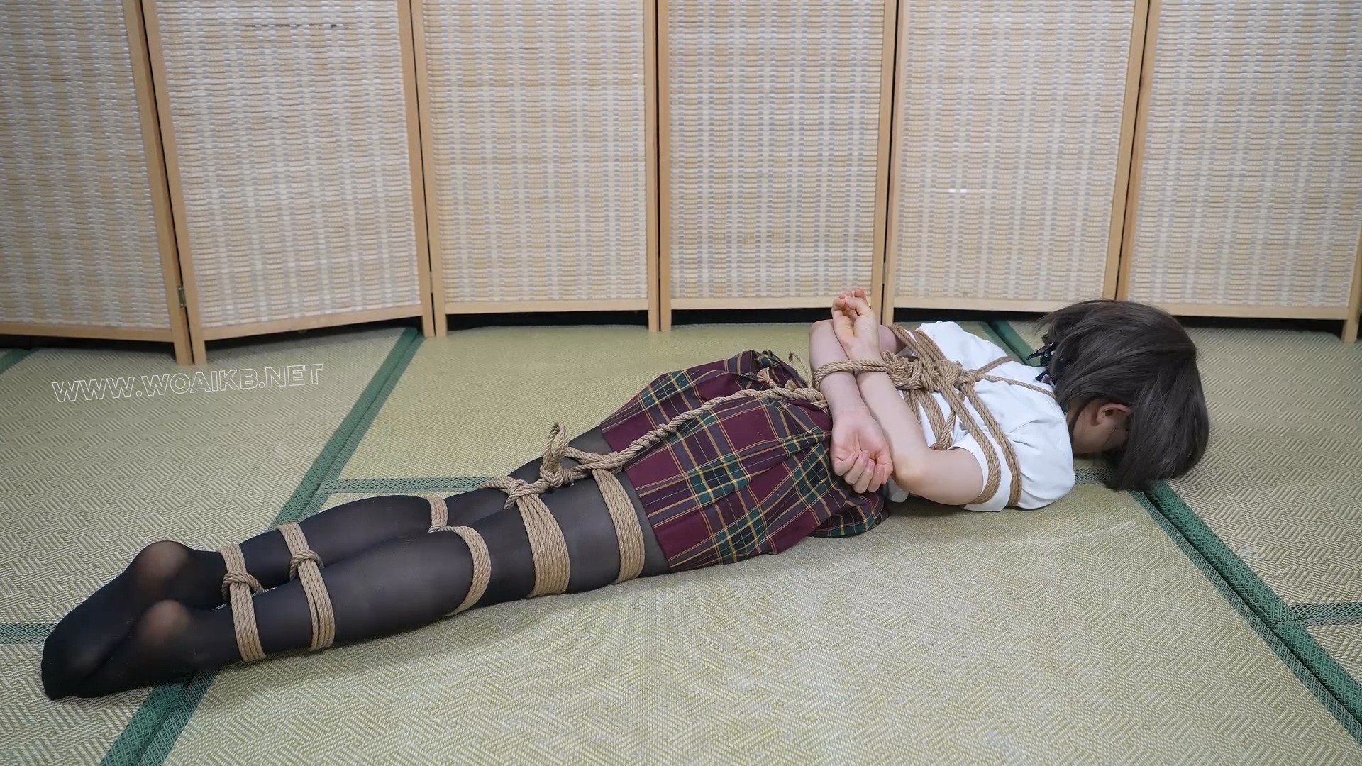 小0-黑丝JK，一天不绑驷马就浑身难搜！