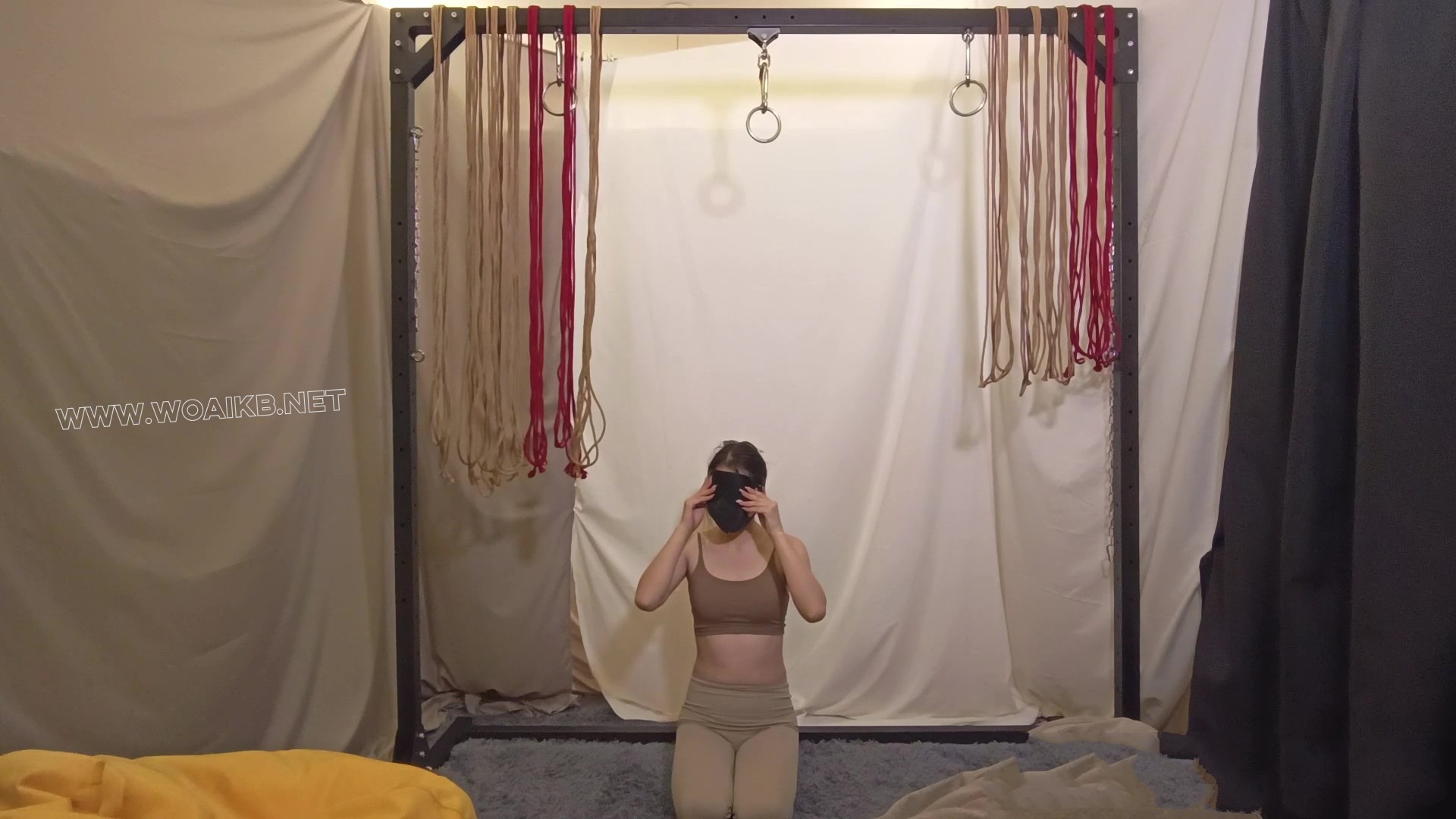 再度开发绳模云云瑜伽服+双腿吊缚从不屑到求饶