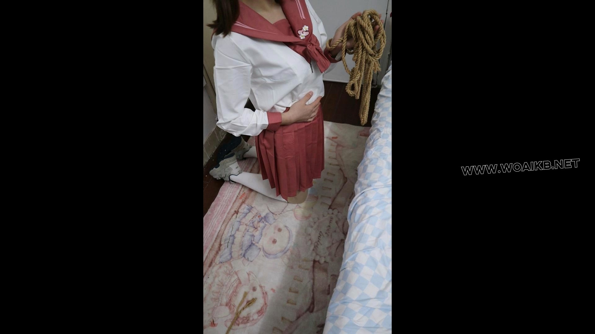 暴虐运动鞋樱花妹本玥，怎么可以让人家自己拿着玩具的控制器，然后再欺负我呢？你…