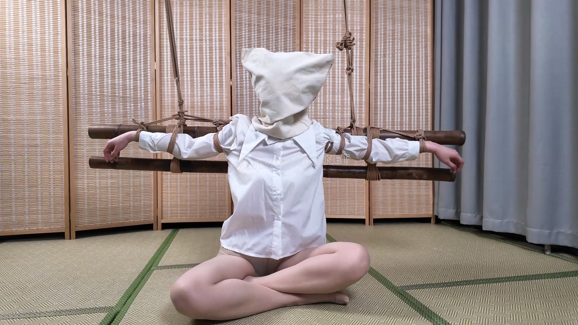 人妻Miya-大口球塞嘴，大力揉胸，M开腿固定震动！