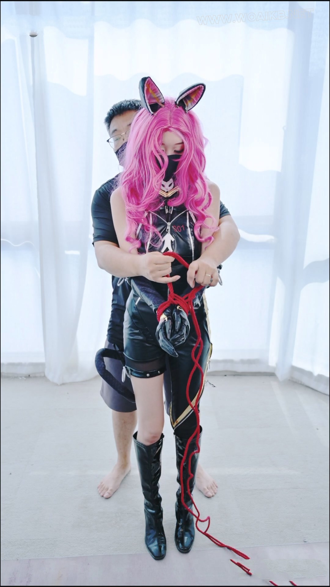 惩戒阿珂1 暗夜猫娘阿珂战败被俘，直立强高，反吊TK，放置凌辱, 捂嘴窒吸