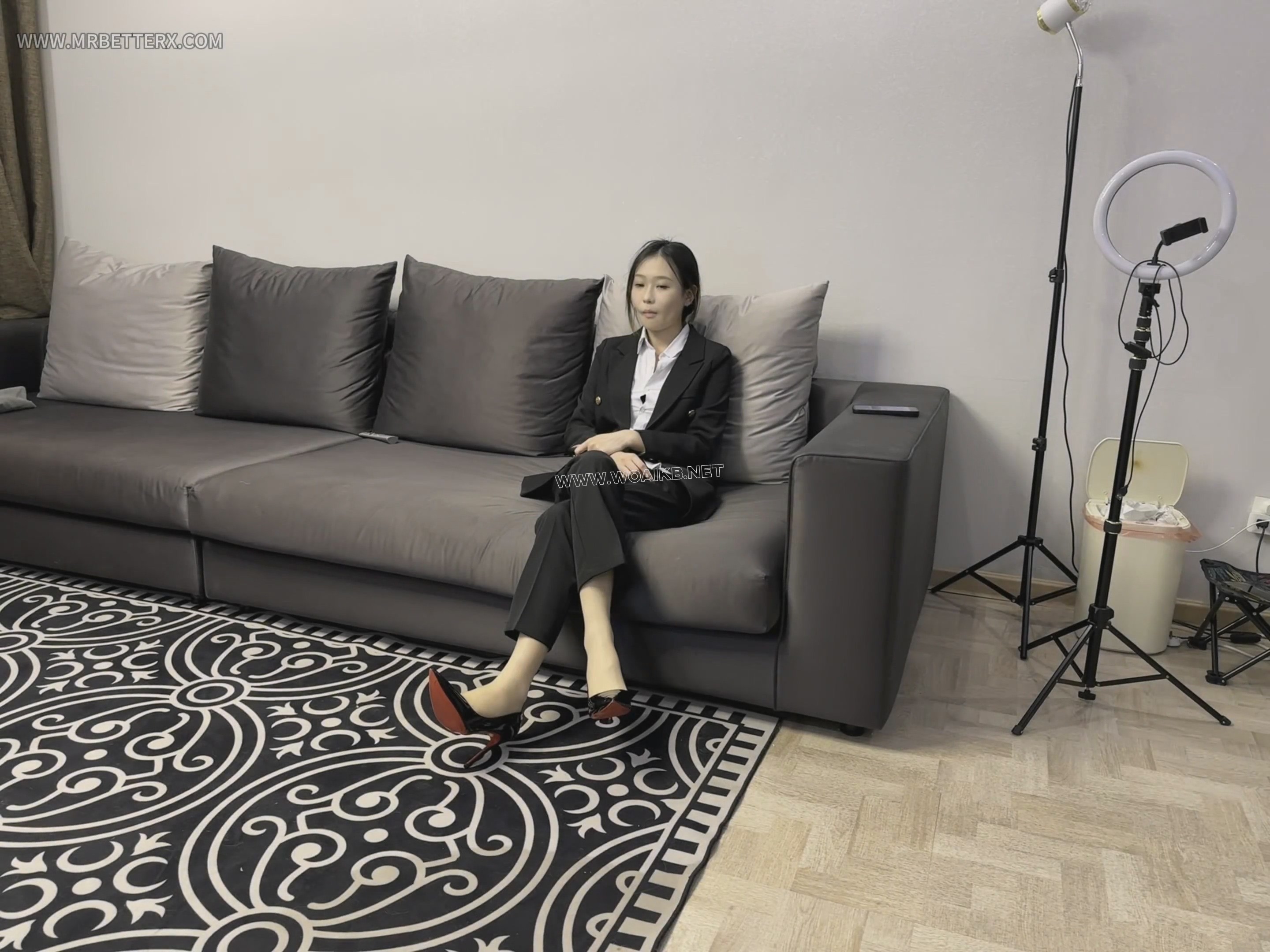 激情调教-上集 女学生遭受凌辱调教，学生校服装、情趣JK装、职业白领装，加上裤里…