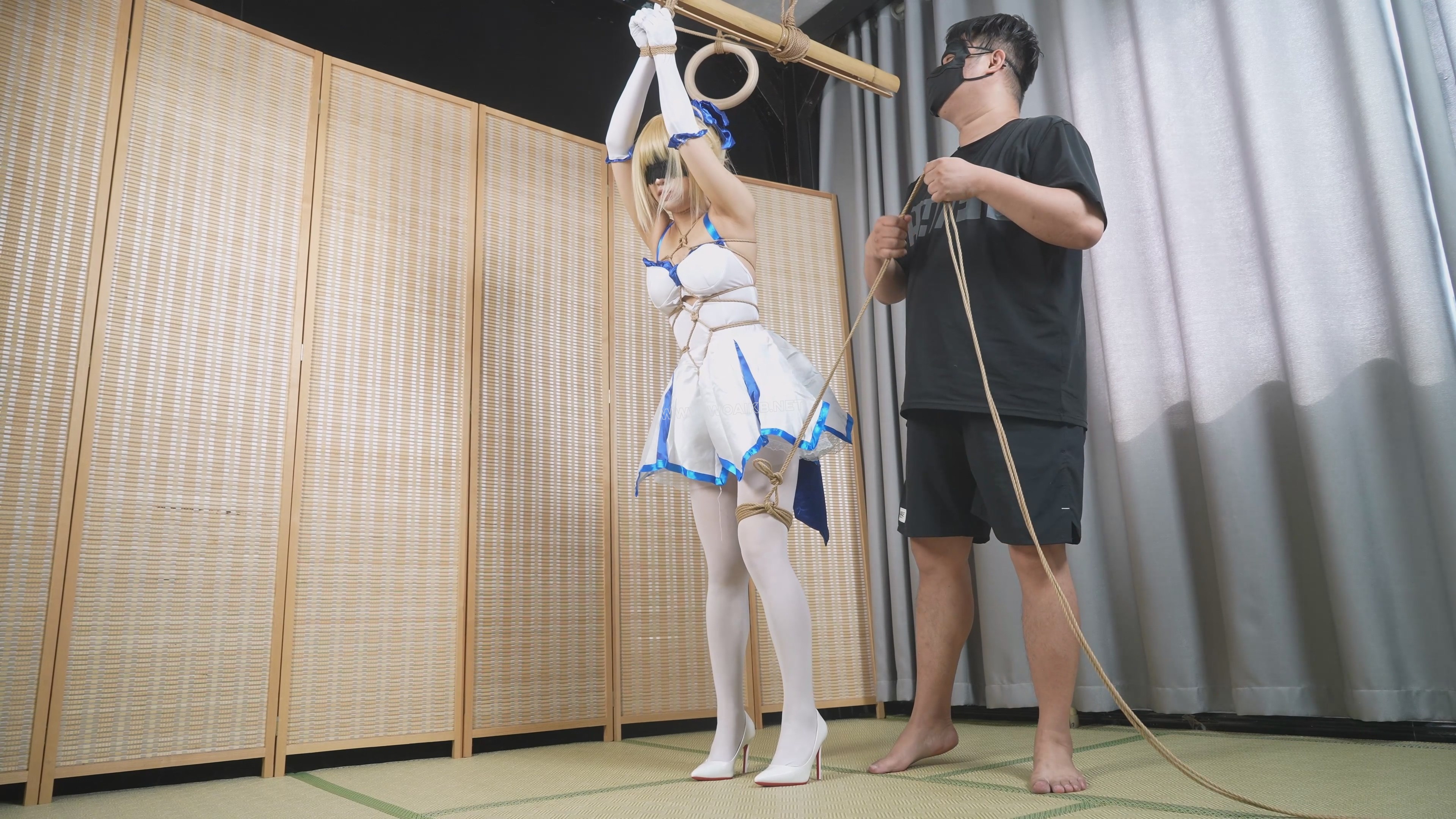 小0-cos Saber大小姐，深厚口球，单脚吊缚+蛇缚+M腿