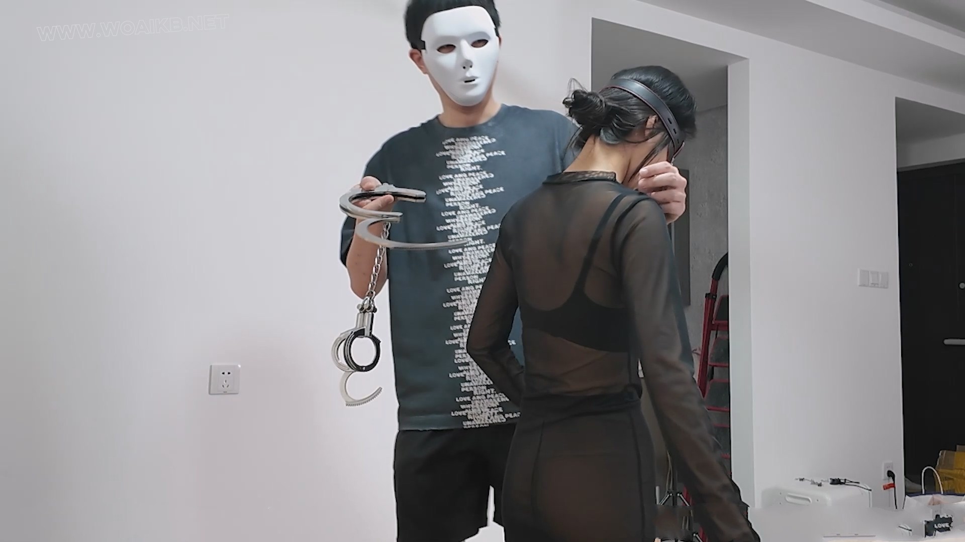 木马镣铐固定，反吊踮脚口舌