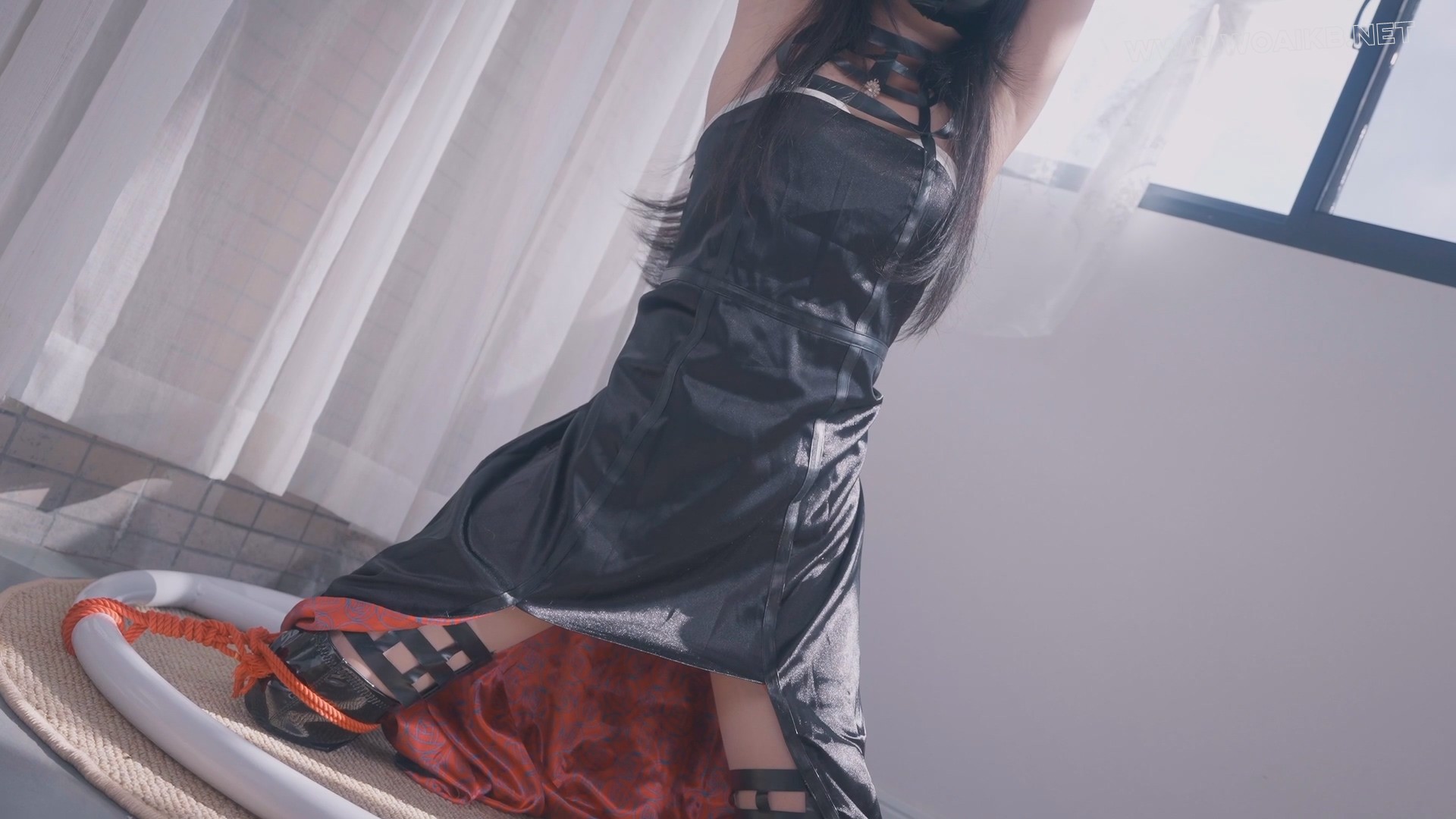 《cos约尔小姐》约尔太太执行任务中被偷袭绑了起来，跪吊+日式直腿+两次强_高+跳da…