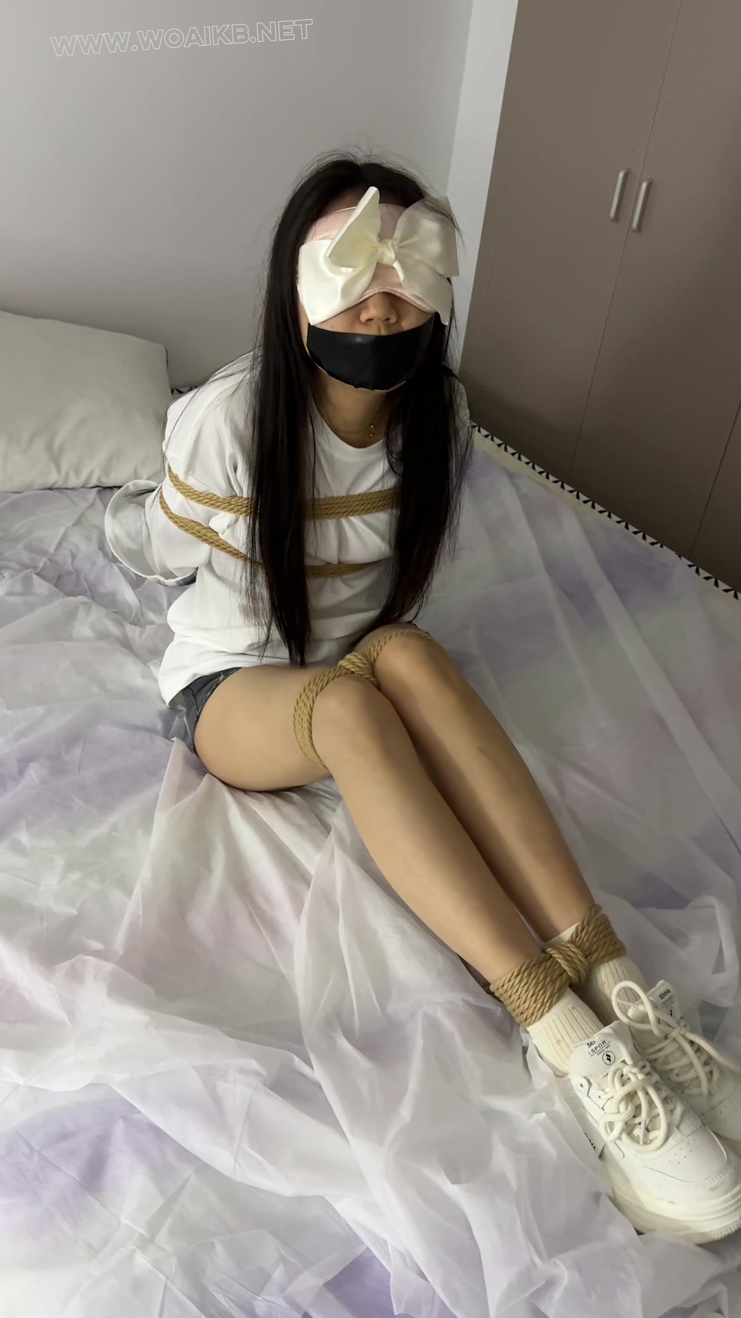 小困第二弹，日常装被绑在床上挣扎还戴着TD…