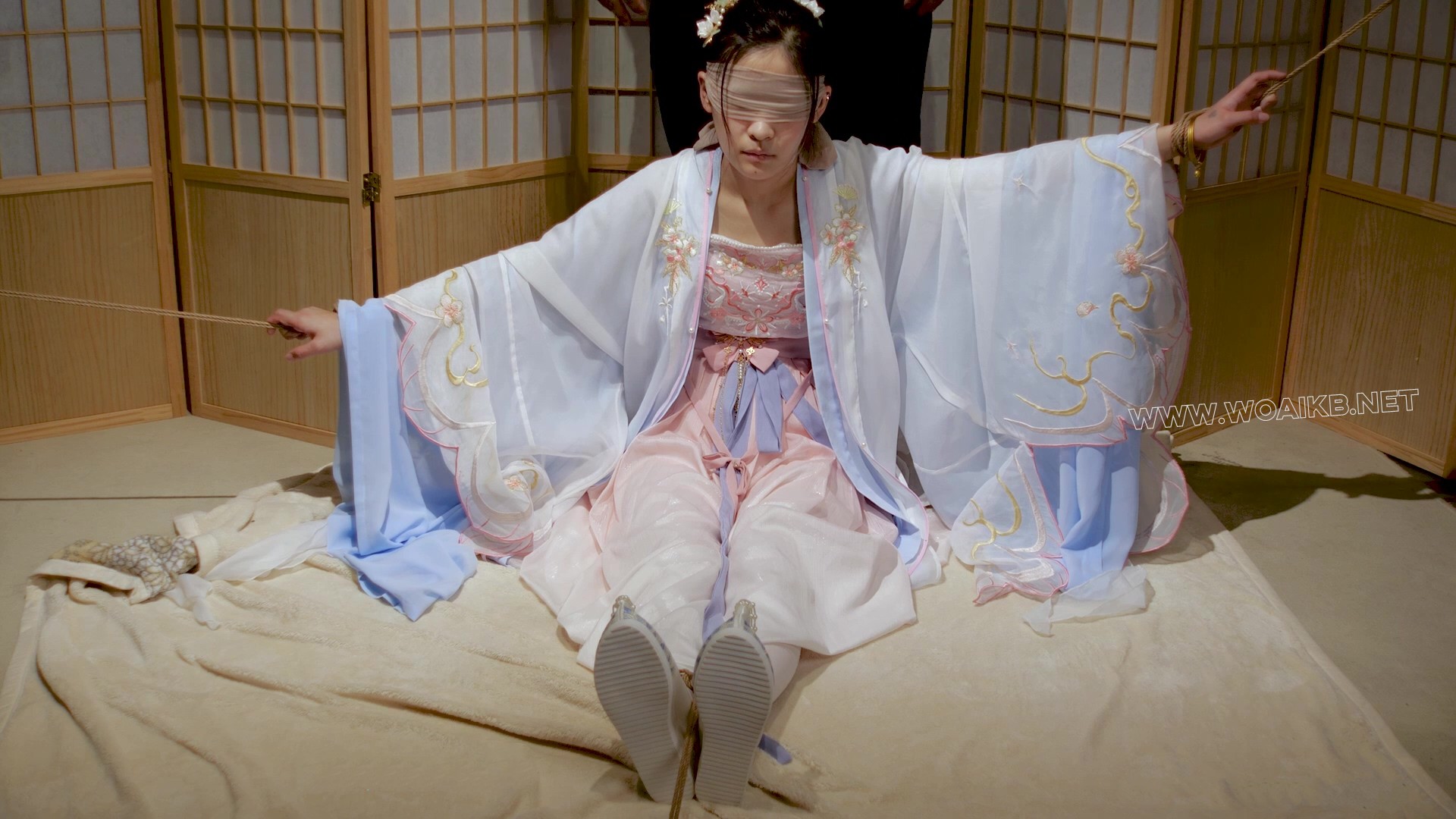 小琦汉服tk 专攻腋下 白丝足+润滑足tk 全程笑 直到缺氧脸都红了