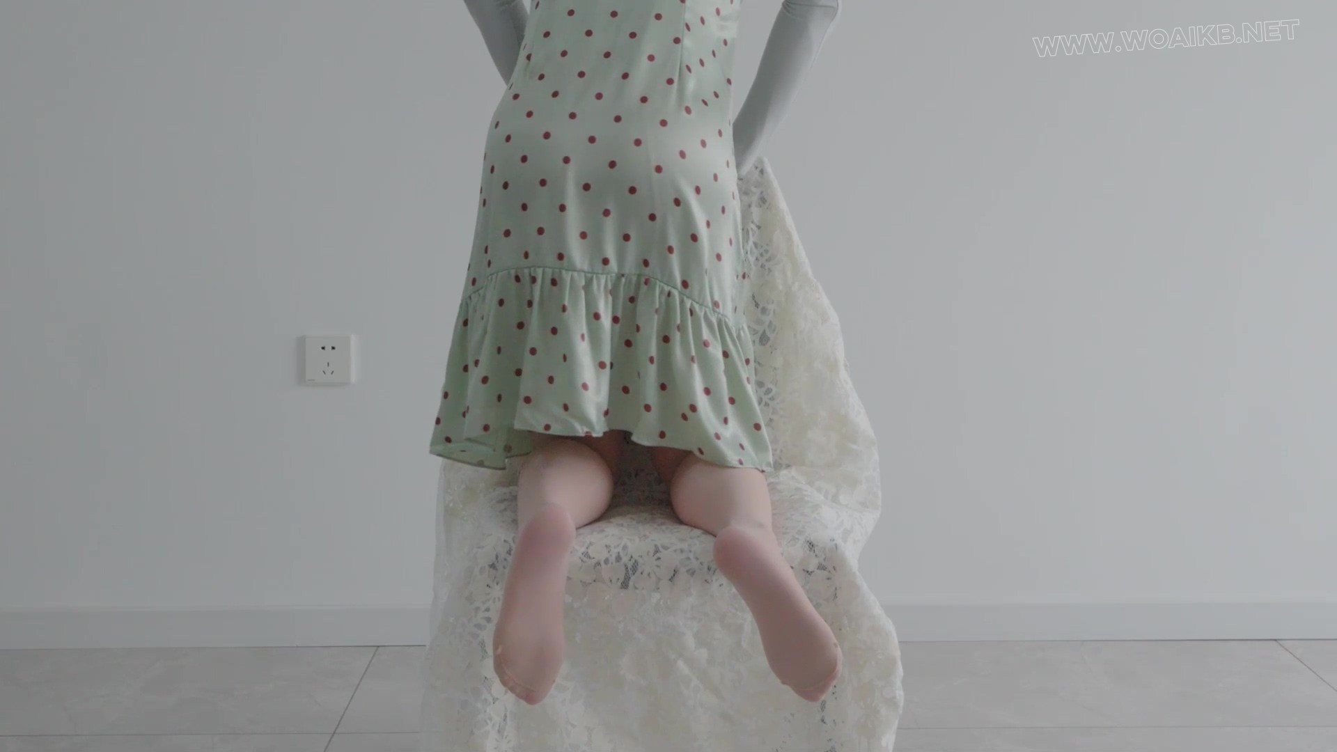 手足钢枷铐镣禁锢皮鞭抽打青裙肉丝银高跟+充气GS、震动BB、无线TD、电动PJ与跑步机 预览图 1