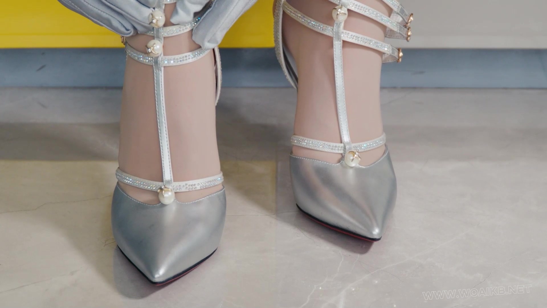 手足钢枷铐镣禁锢皮鞭抽打青裙肉丝银高跟+充气GS、震动BB、无线TD、电动PJ与跑步机 预览图 4