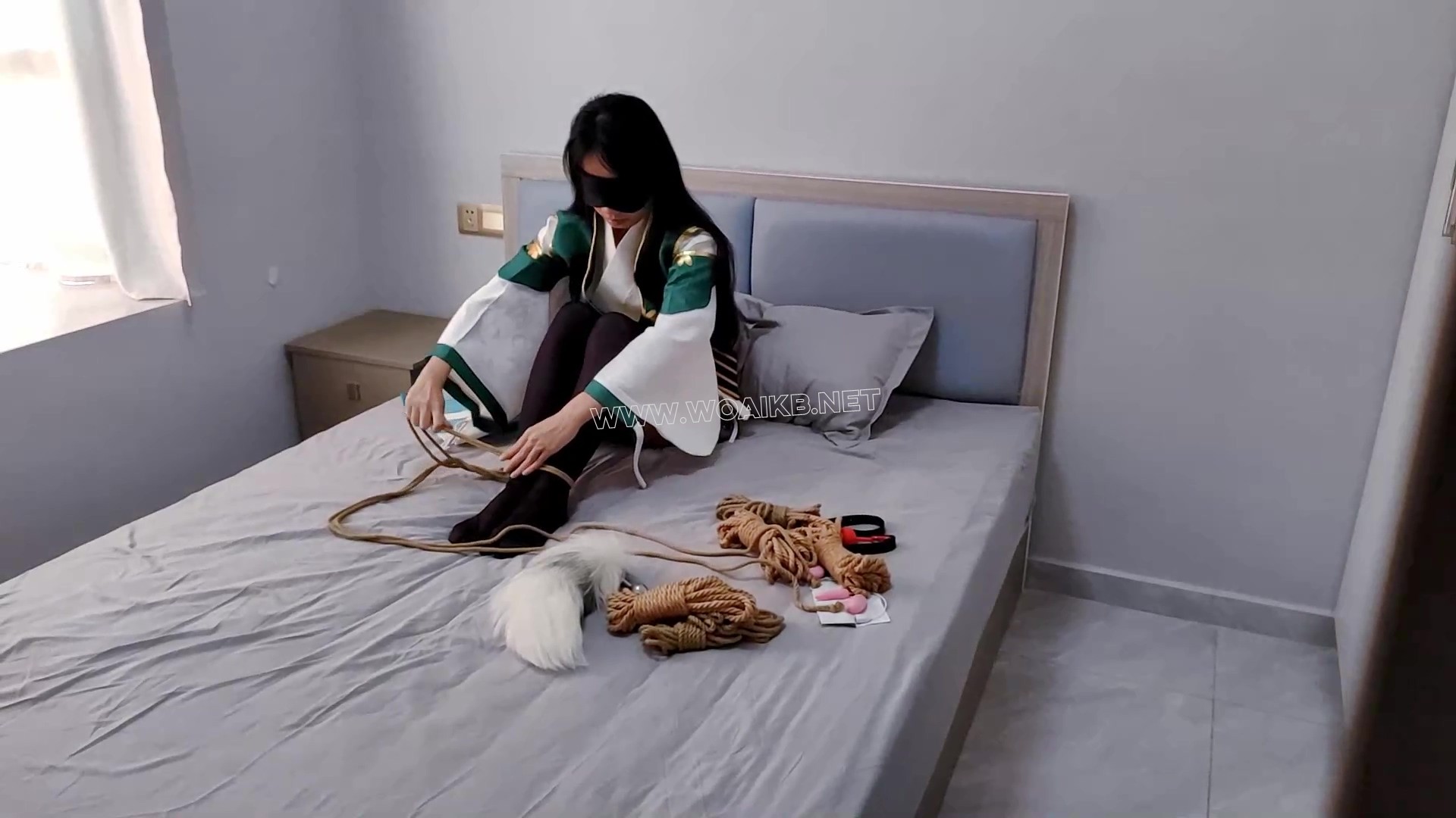 《路崽日记》-第二集-萤草cos无假发+自缚+日式紧缚+并腿捆+口球双td尾巴三塞+吃手…