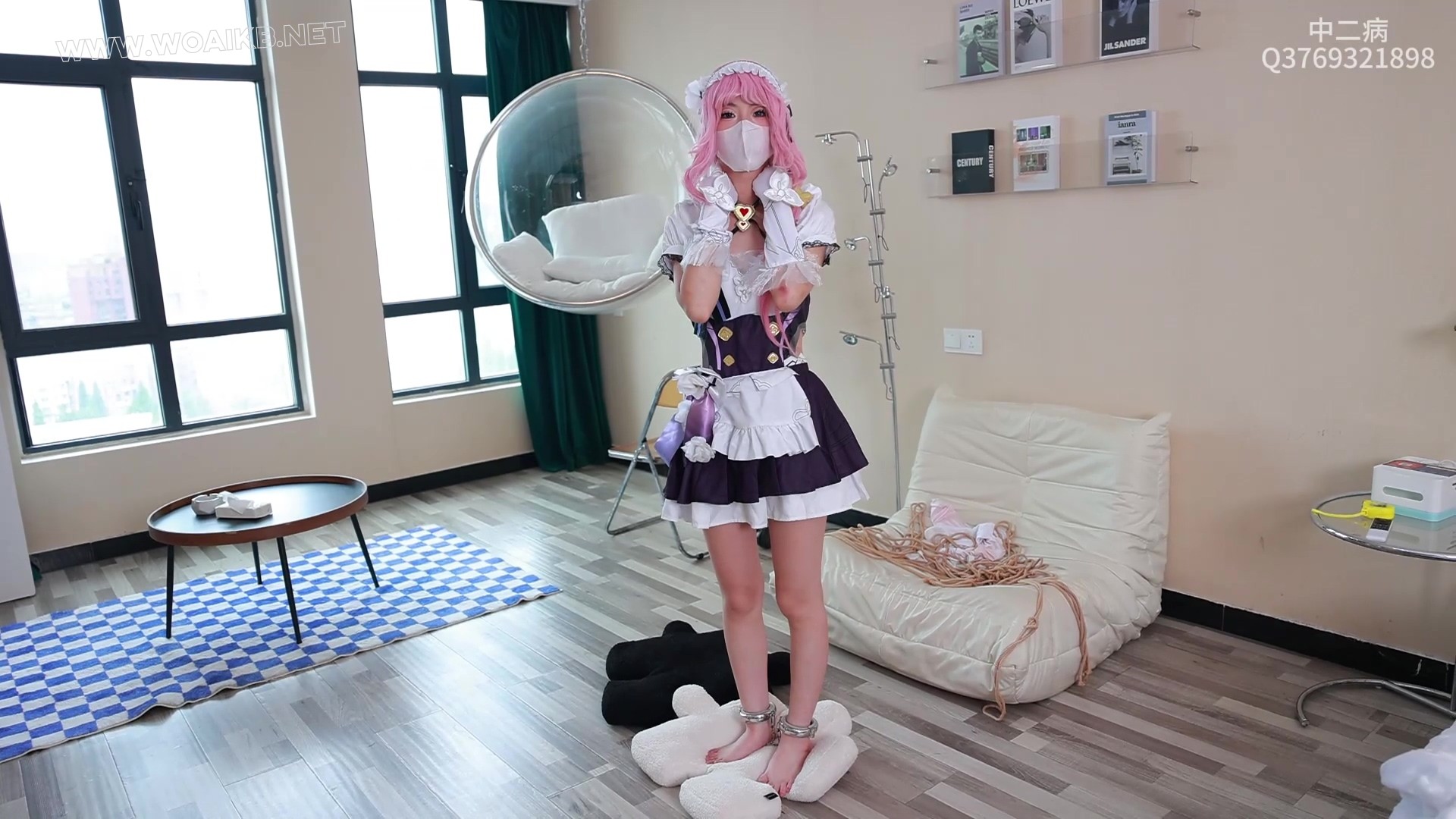 爱丽西娅本体cos，裸足福利，日式后手，镣铐行走，玉足玩弄，第一视角。