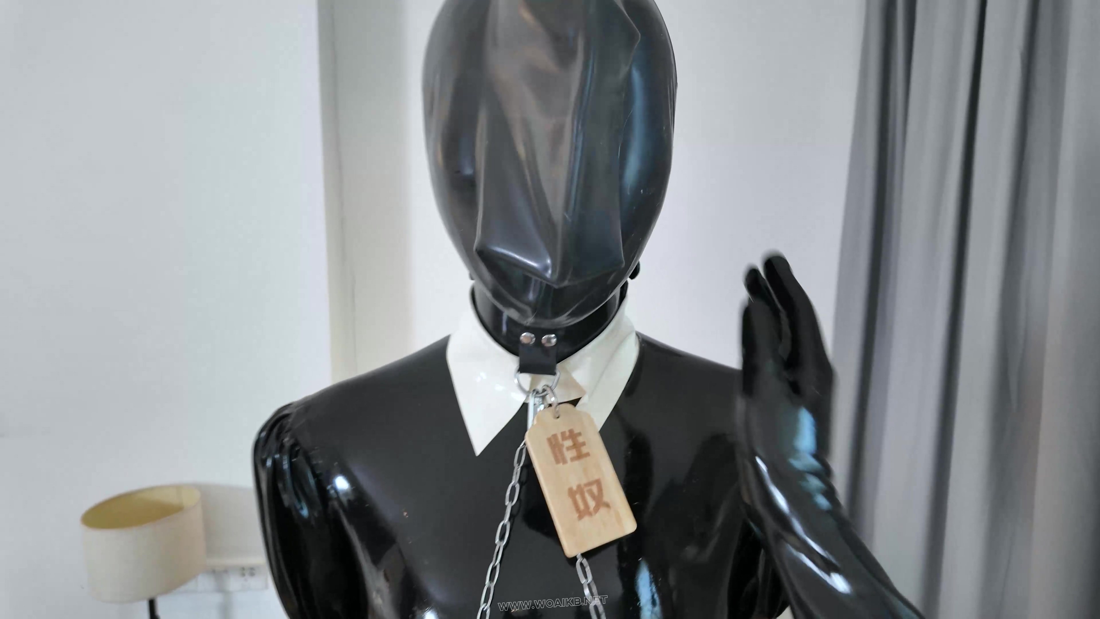 《主人的人体家具Ⅱ——会呼吸的托盘摆件》泳帽、膜、呼吸头套、防毒面具、呼吸袋…