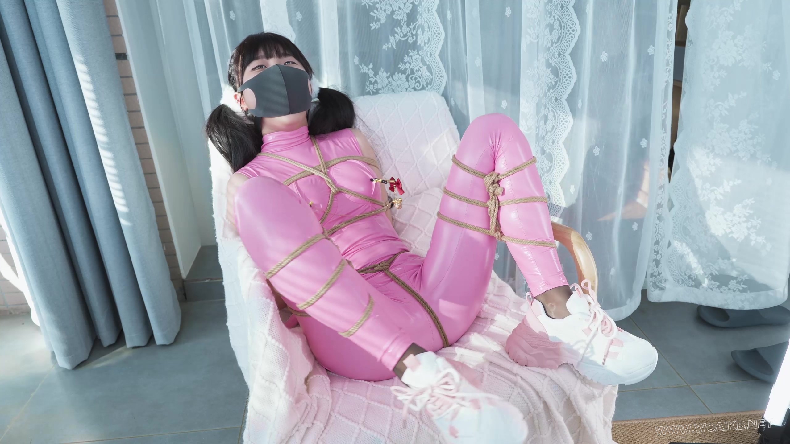 纯享版cos爱丽丝粉胶衣首次，ru夹股绳放置挣扎，棒棒强高和柠檬汁强制口水分泌，口... 预览图 5