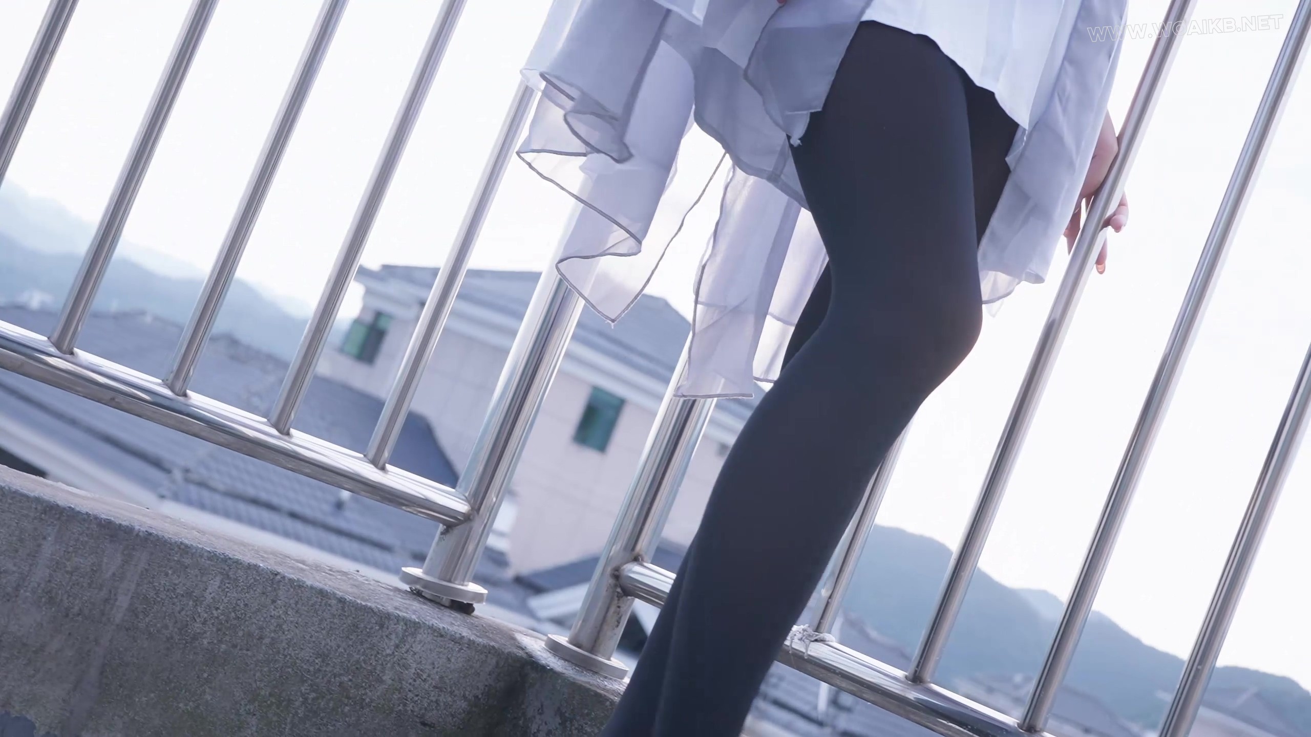 《漫展绑架之假面骑士月读cos》漫展偶遇cos 假面骑士月读的漂亮妹子，捂晕、绑回家…