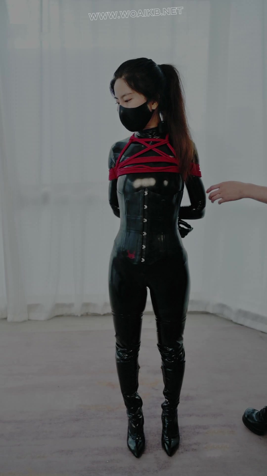 Dove小姐姐的蛇缚并腿高吊BP游戏 百合女同 蛇缚 窒吸游戏 呼吸抑致 半悬吊拘束