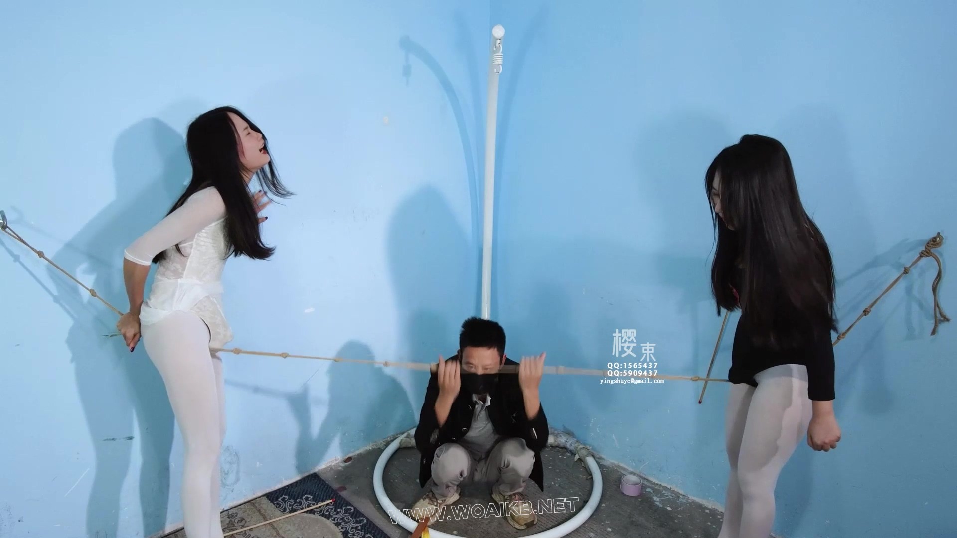 《石头剪刀布》老师让两个舞蹈生上绳上进行走绳训练！两人石头剪刀布谁输就要被对... 预览图 19