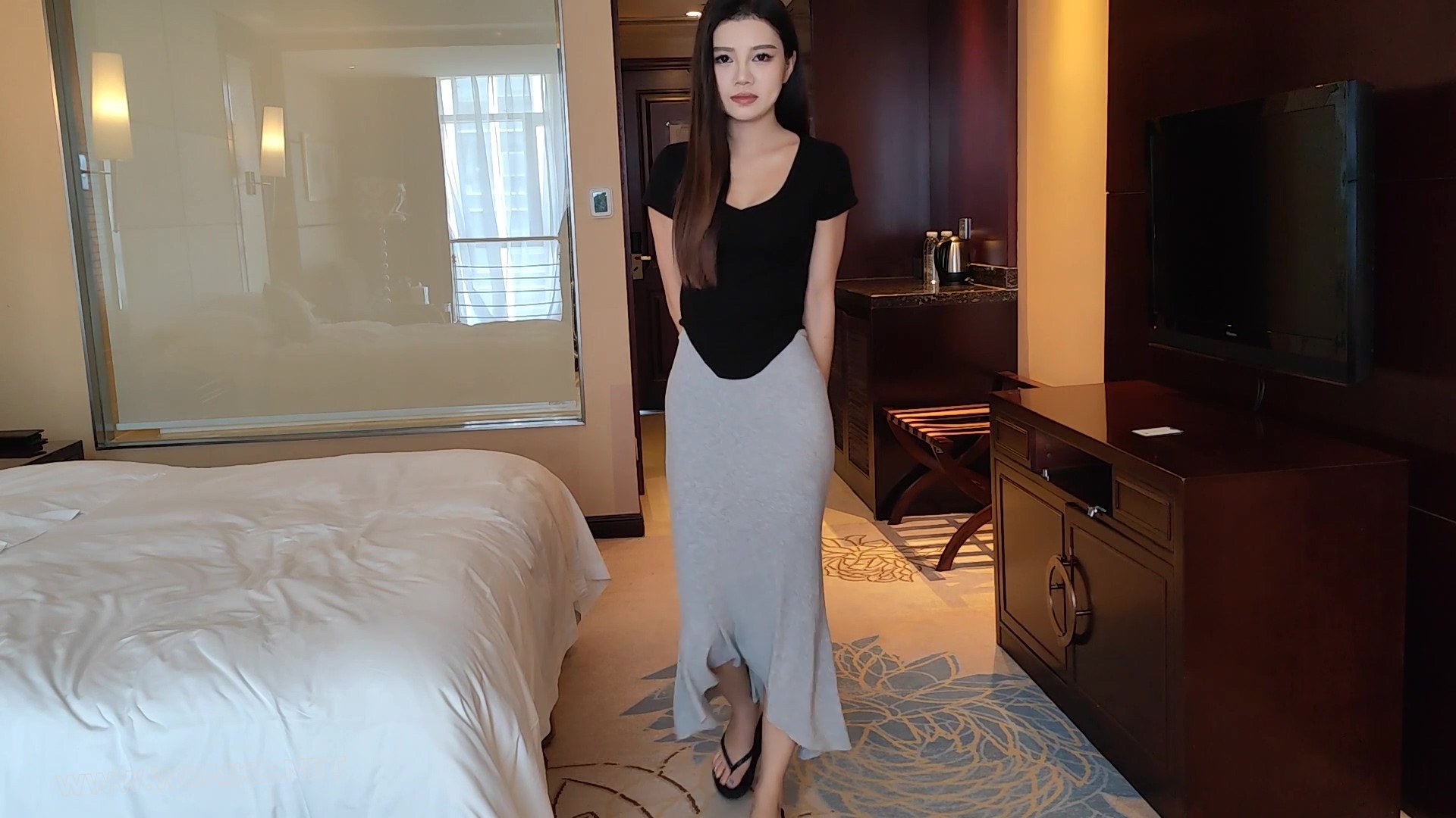 江奈 上门 跪下磕头 请求被驯服的尤物