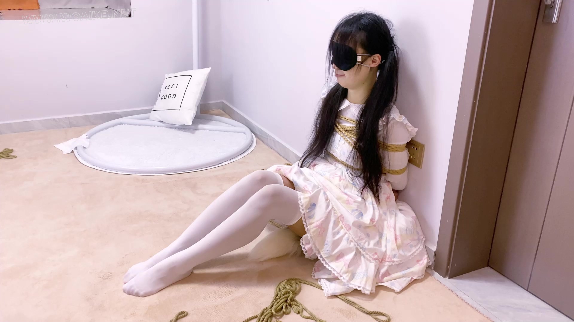 《路崽日记》-第八集-洛丽塔欧式直臂紧缚+跪趴跪坐+口球+中重度打屁股sp打出音爆声... 预览图 18