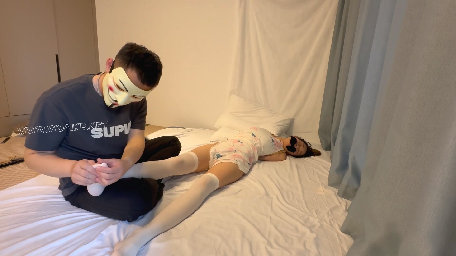 点上门服务遇到了有隐藏属性的美女 出差在酒店闲来无事玩电脑游戏，突然接到上门特... 预览图 16