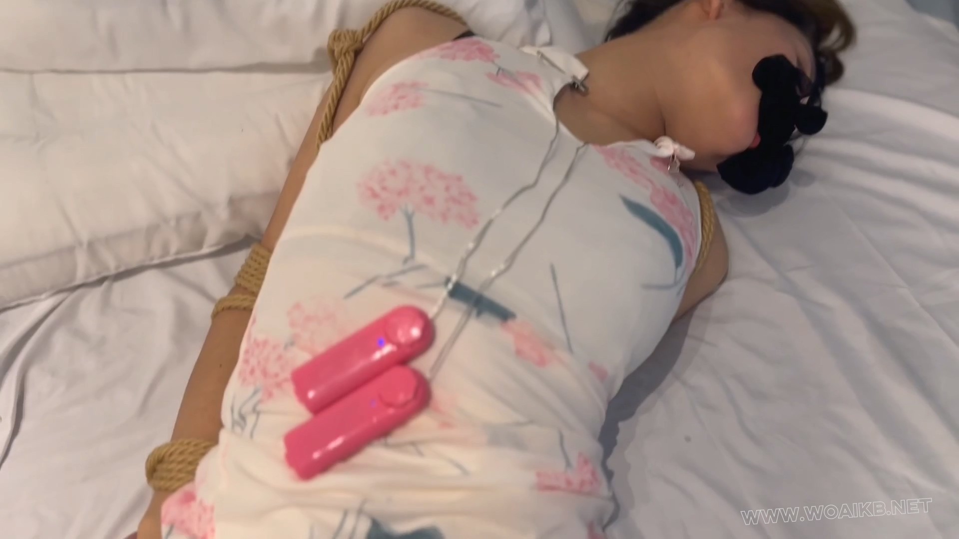点上门服务遇到了有隐藏属性的美女 出差在酒店闲来无事玩电脑游戏，突然接到上门特... 预览图 19