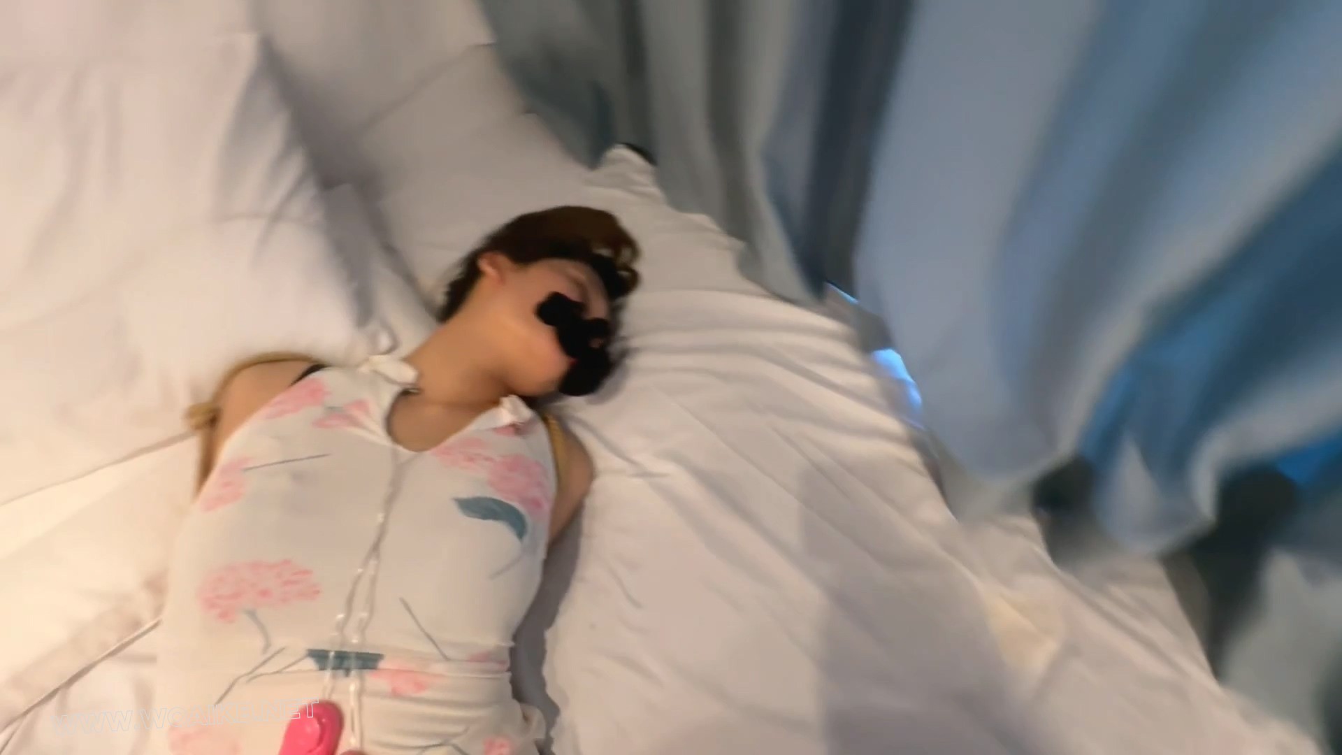 点上门服务遇到了有隐藏属性的美女 出差在酒店闲来无事玩电脑游戏，突然接到上门特... 预览图 21