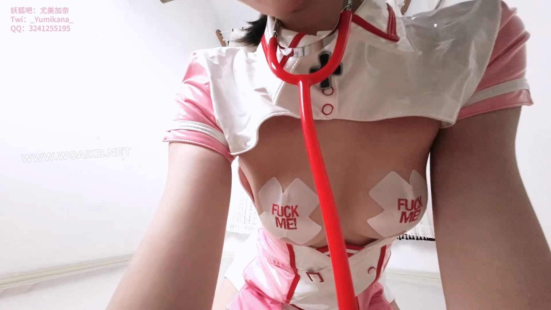 超涩护士奈奈酱！护士装 X 乳贴 + 直臂吊缚 + 郊狼 + 开口器口舌玩弄 + 口球 + 棒... 预览图 2