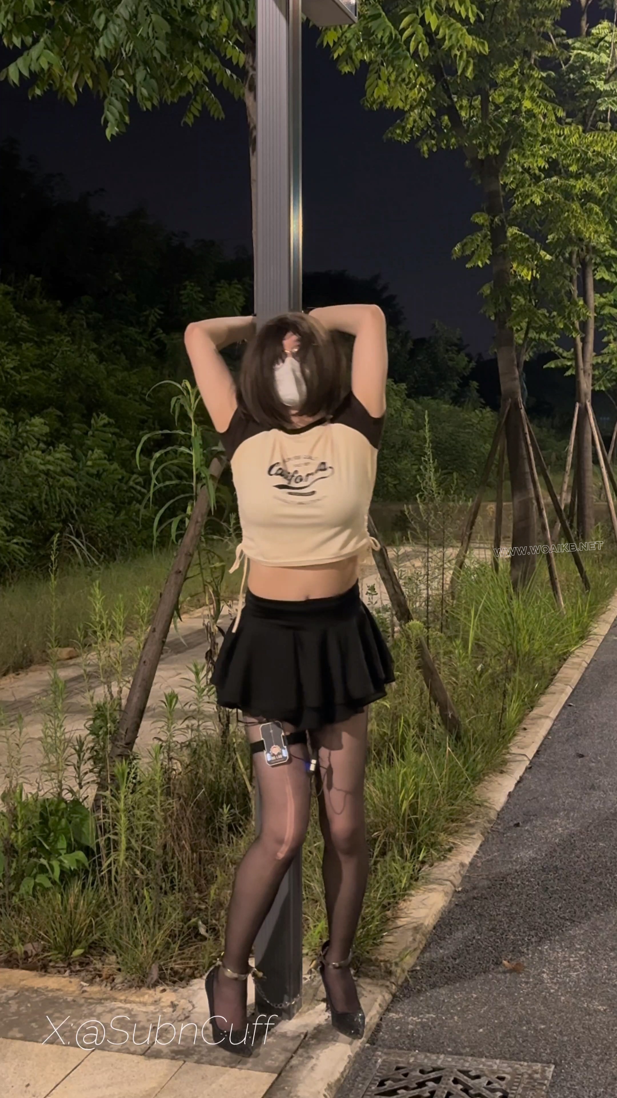 户外手脚背铐在路牌上SubM 预览图 7