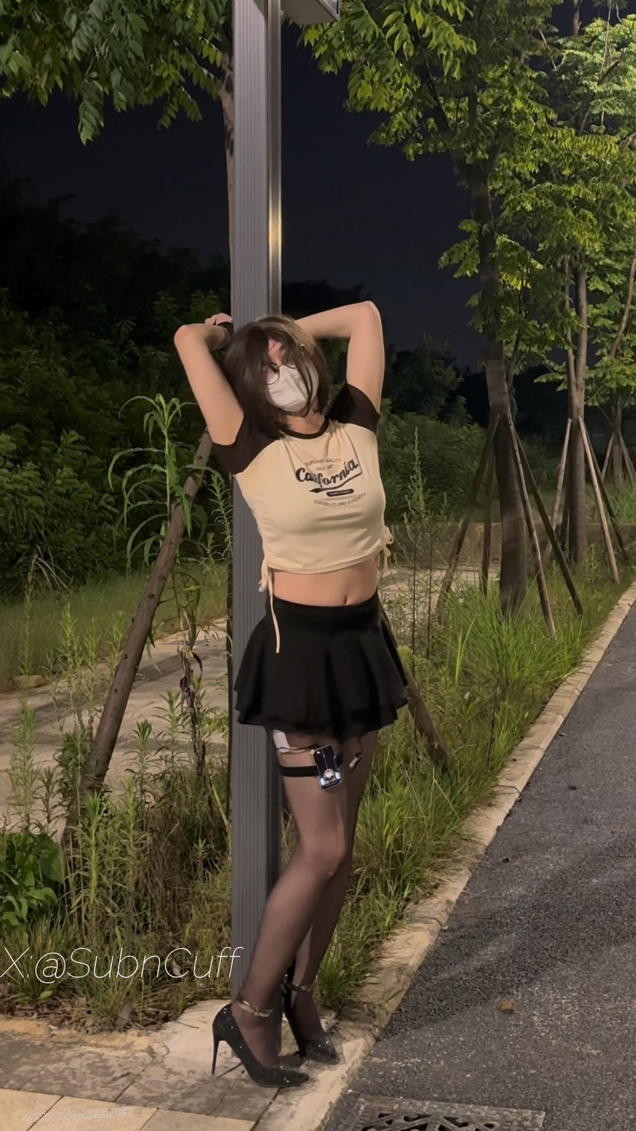 户外手脚背铐在路牌上SubM 预览图 17