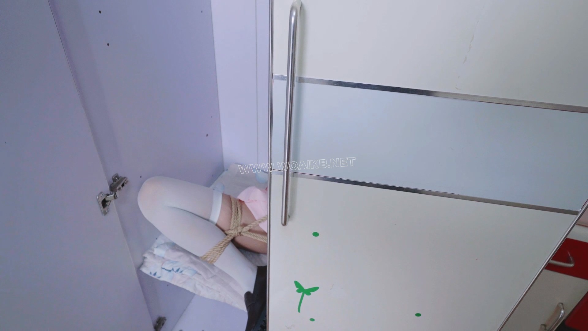 白丝JK，衣柜捆绑