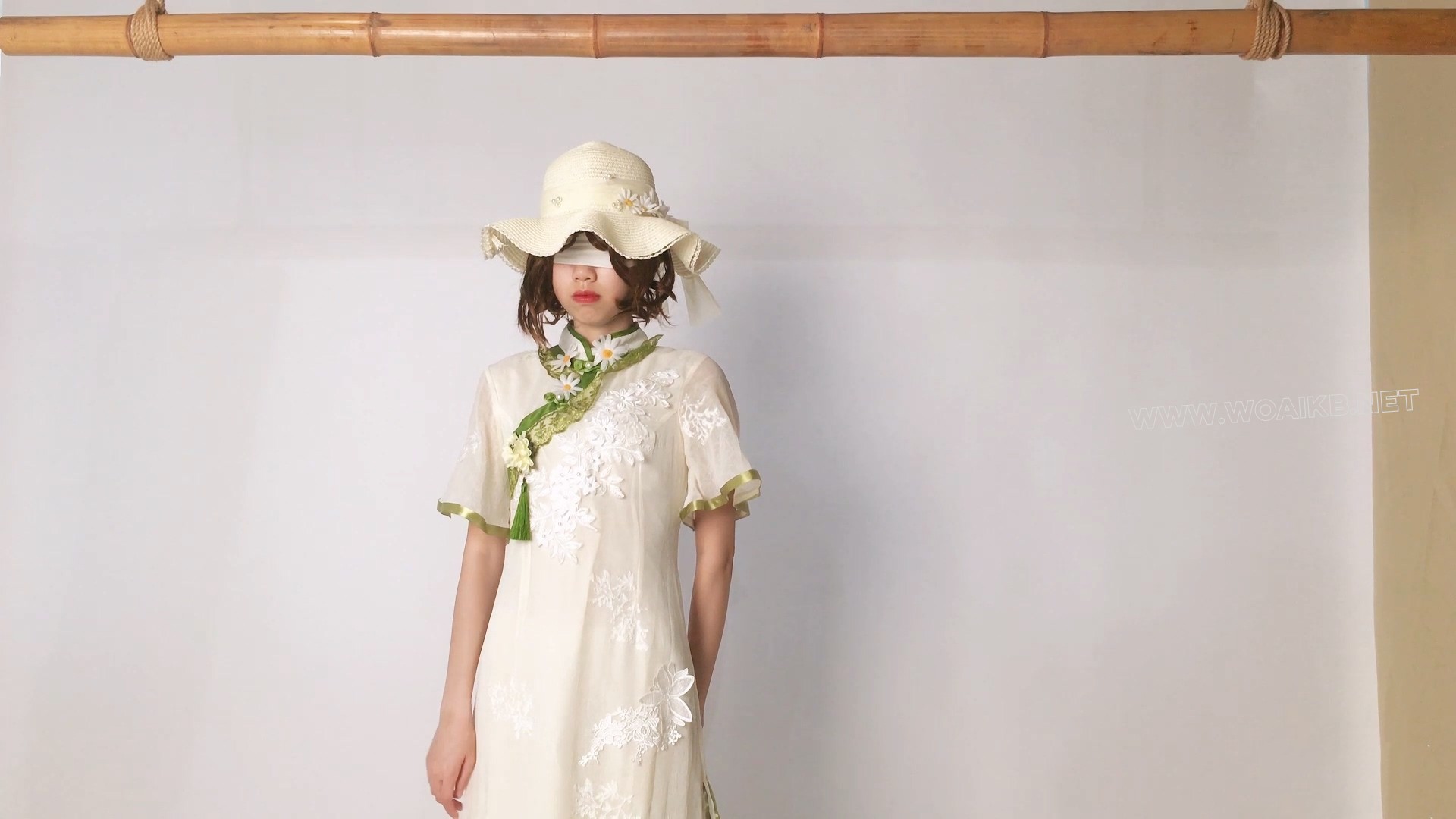 第五人格园丁初晴COS定拍 白丝无内 + 全吊缚 + 倒吊 + 口球 + 小粉TD棒棒强高