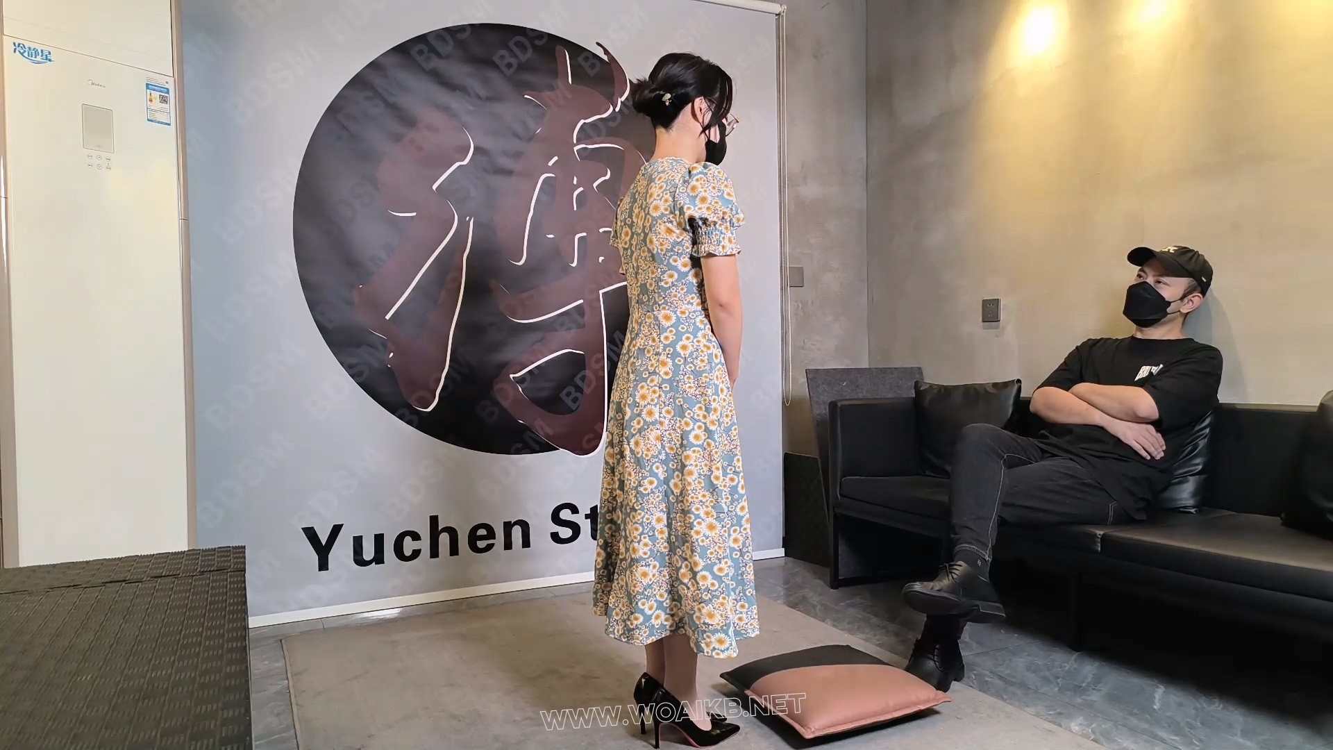 桃色陷阱 反差母狗 捆绑调教 强高羞辱 口舌侍奉 吞吞吐吐 吊打拷问 羞辱玩弄 四眼...