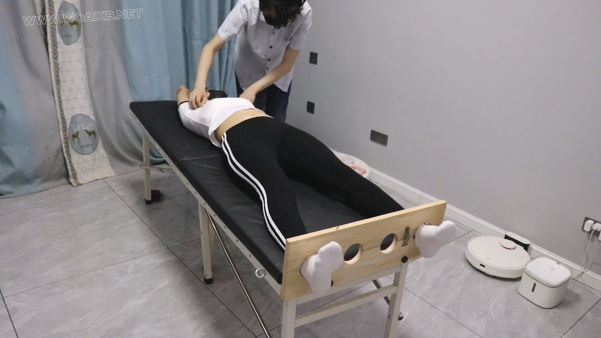 刑床驾驶员2！超级超级怕痒模特糖糖的第二部TK片~超怕痒运动服少女体验严厉TK，怕... 预览图 11