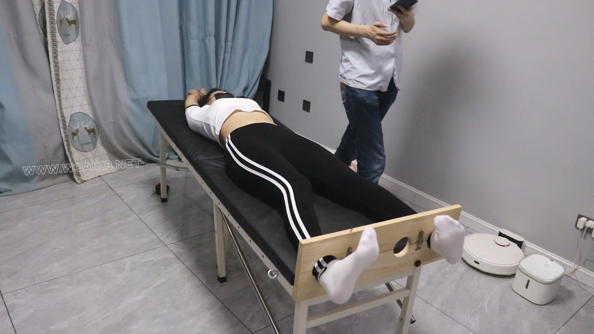 刑床驾驶员2！超级超级怕痒模特糖糖的第二部TK片~超怕痒运动服少女体验严厉TK，怕... 预览图 13