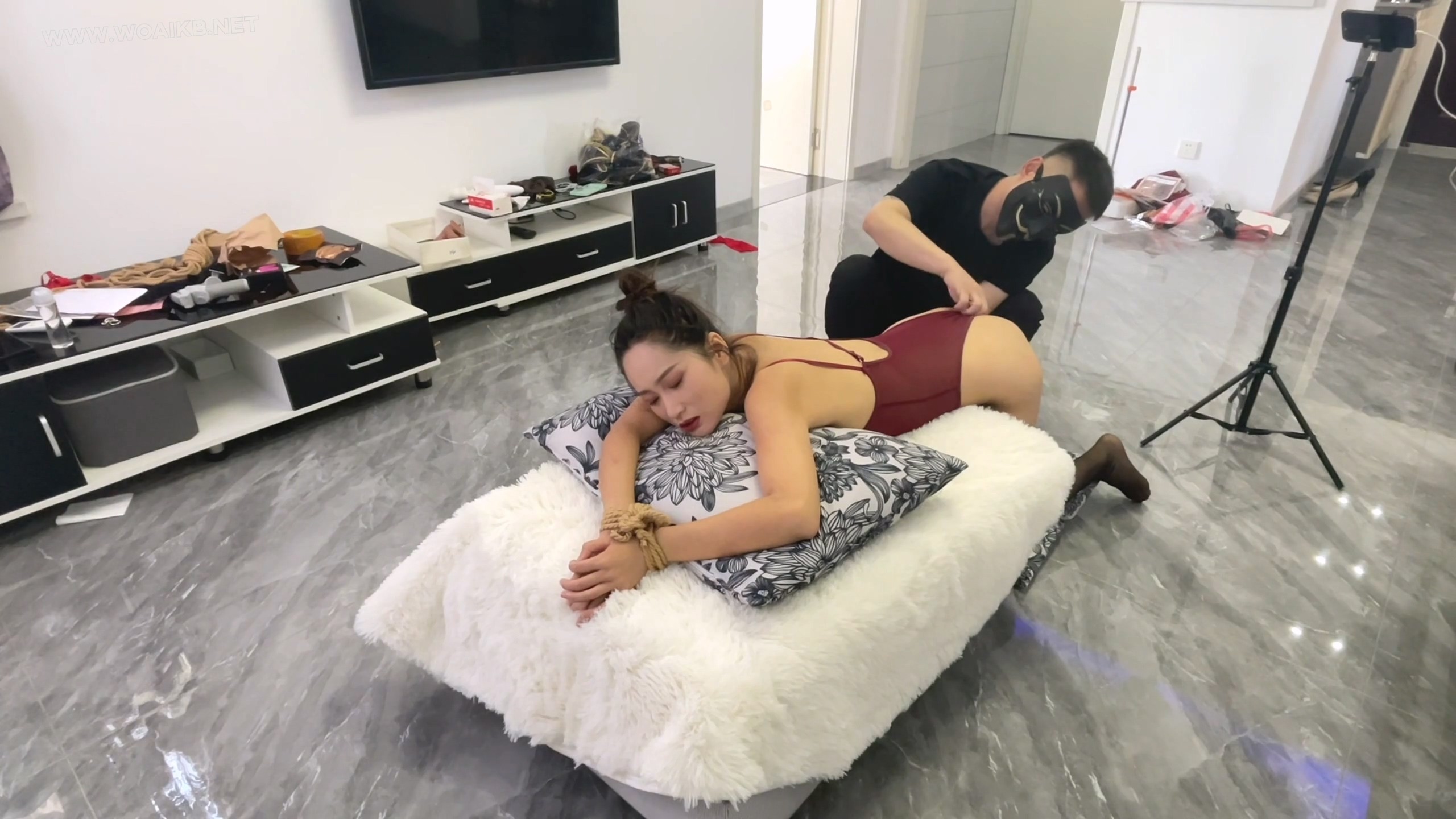 肤白貌美大长腿美女（陈陈）最原始的欲望 真空蕾丝睡衣 TD强高 TK腋部 玩脚闻脚挠... 预览图 8