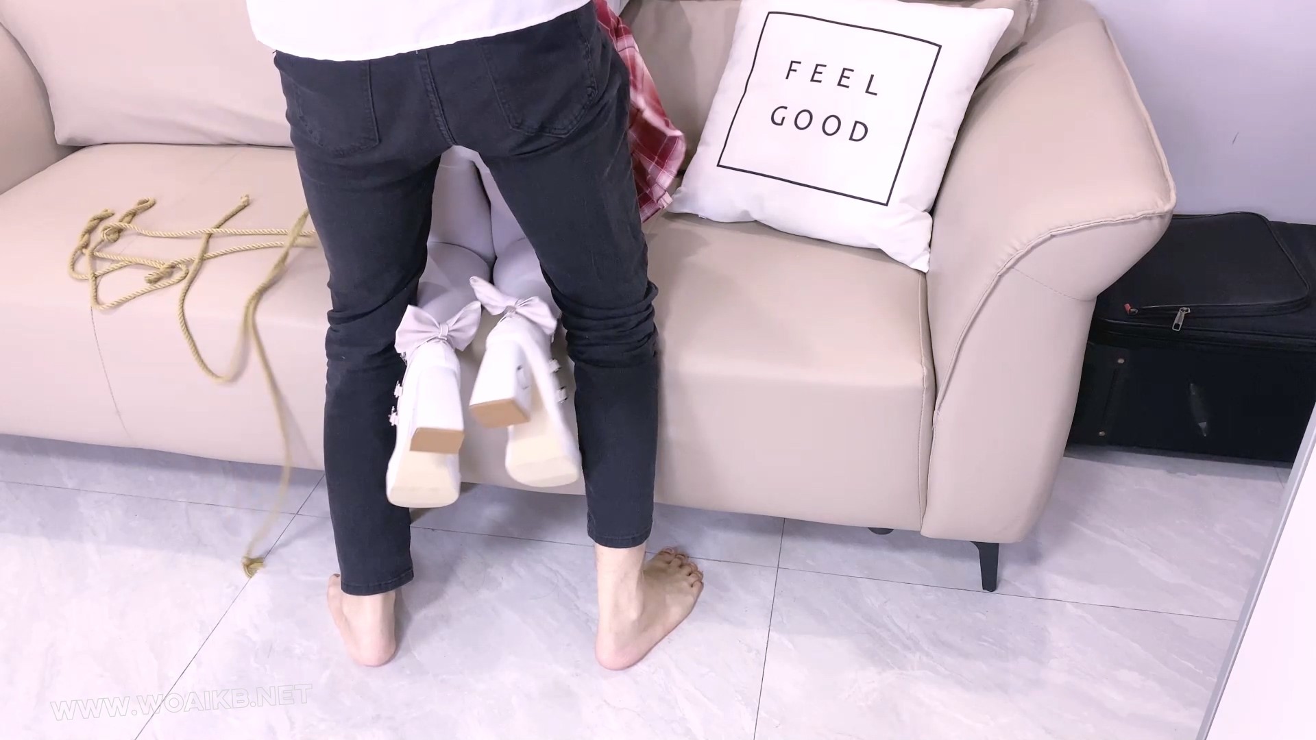 《少女情劫》-客户定拍-第三集-虐嘴特辑+被捂晕+日式紧缚+胸缚绳衣+股绳+蛇缚并腿…