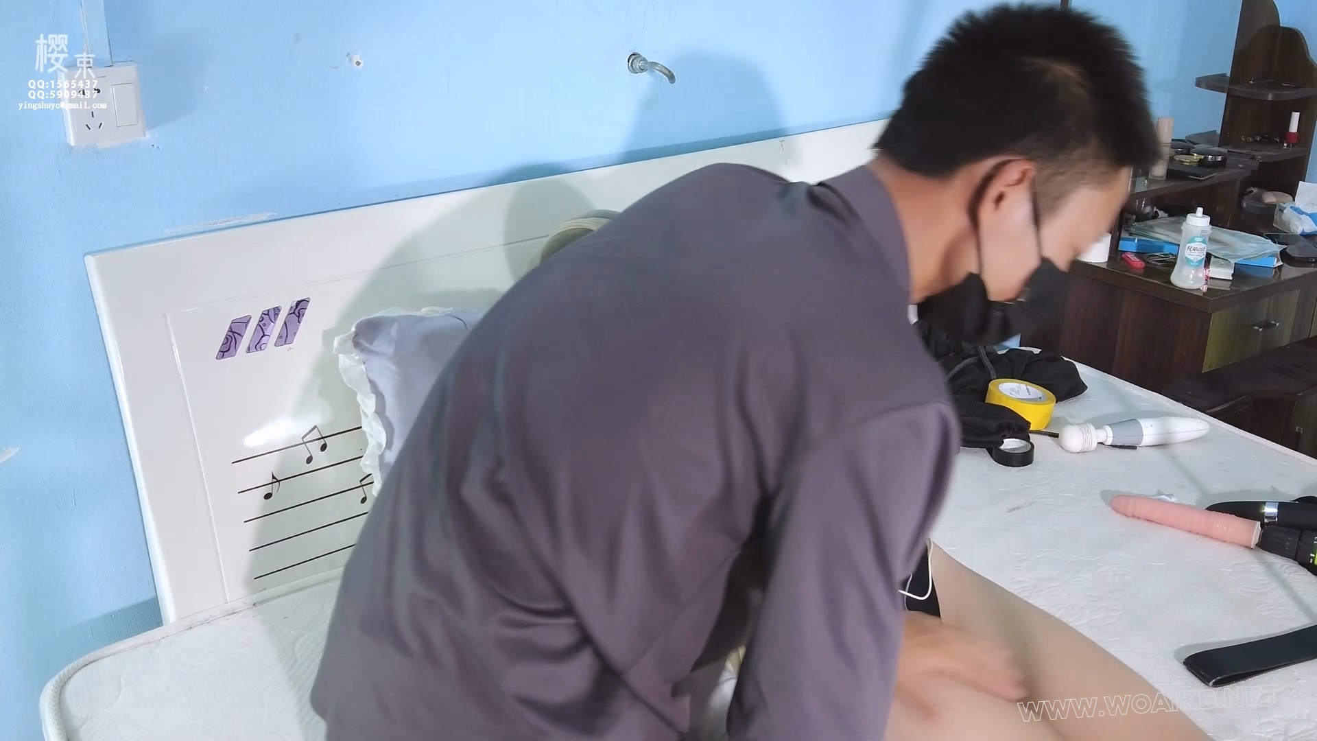 媚药销魂！胶带封嘴丝袜套头！大尺度玩具刺激强G！SP翘臀和丰胸！  《新型媚药》今... 预览图 20