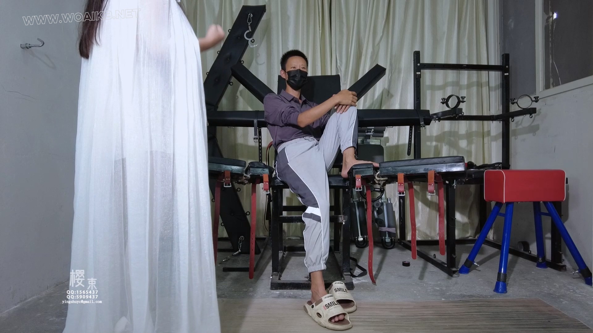 被歹徒威胁羞辱的圣洁女侠！开腿刑椅固定多棒棒强高！狂挠白丝脚心！强戴口球鞋子…