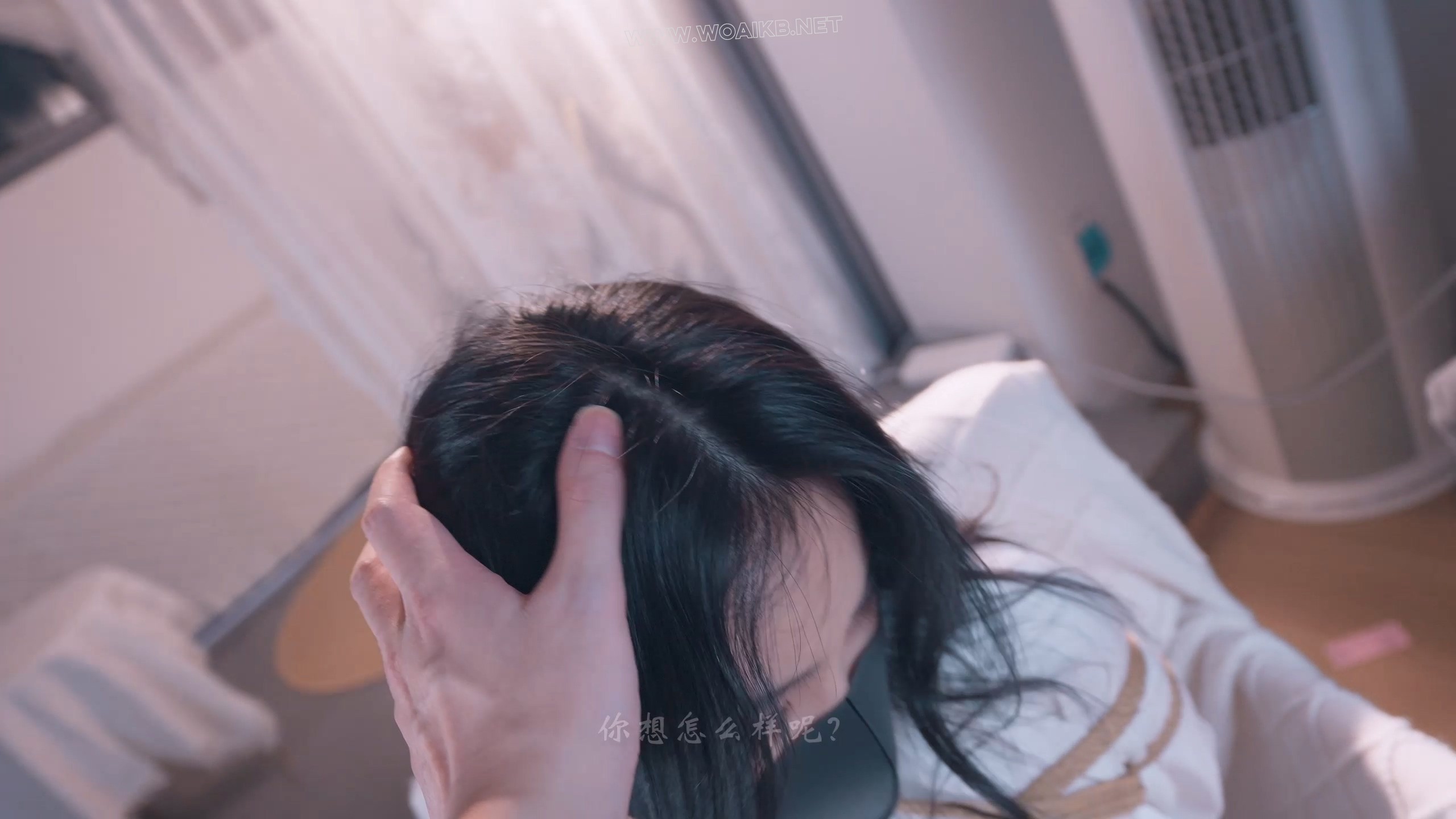 字幕版《OL的游戏》 指导下属工作一直偷看我的大腿和足，还偷看绳艺视频，我答应只... 预览图 9