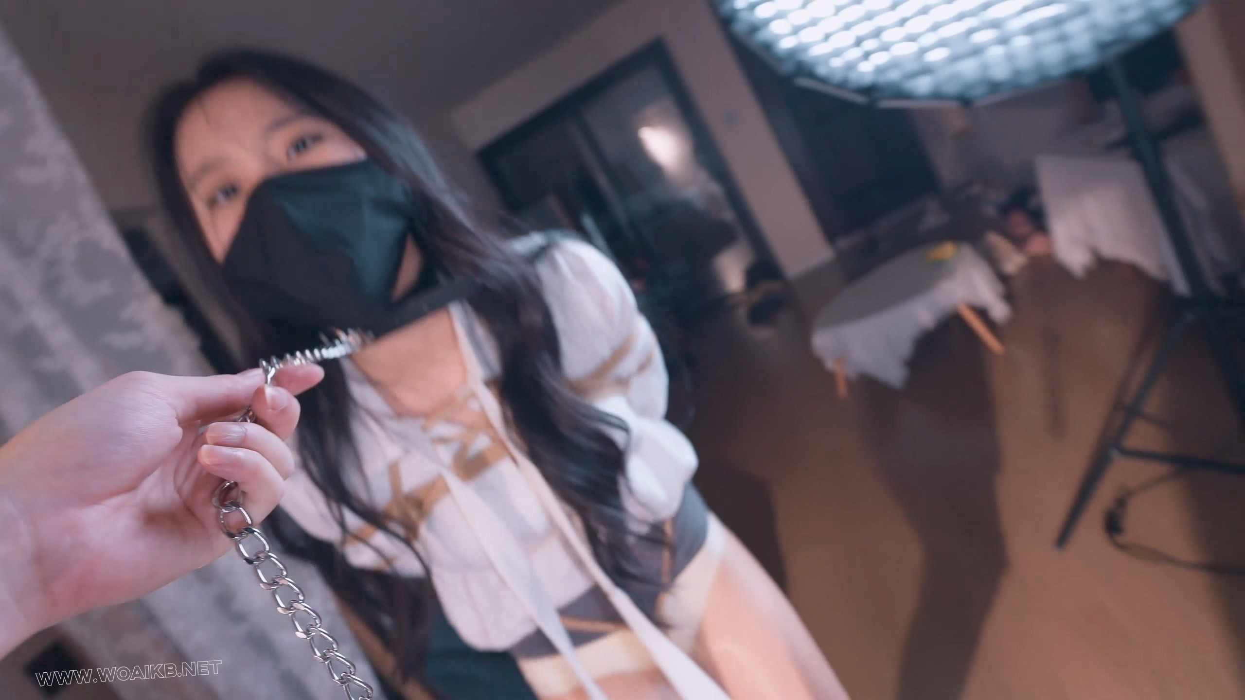 字幕版《OL的游戏》 指导下属工作一直偷看我的大腿和足，还偷看绳艺视频，我答应只... 预览图 16