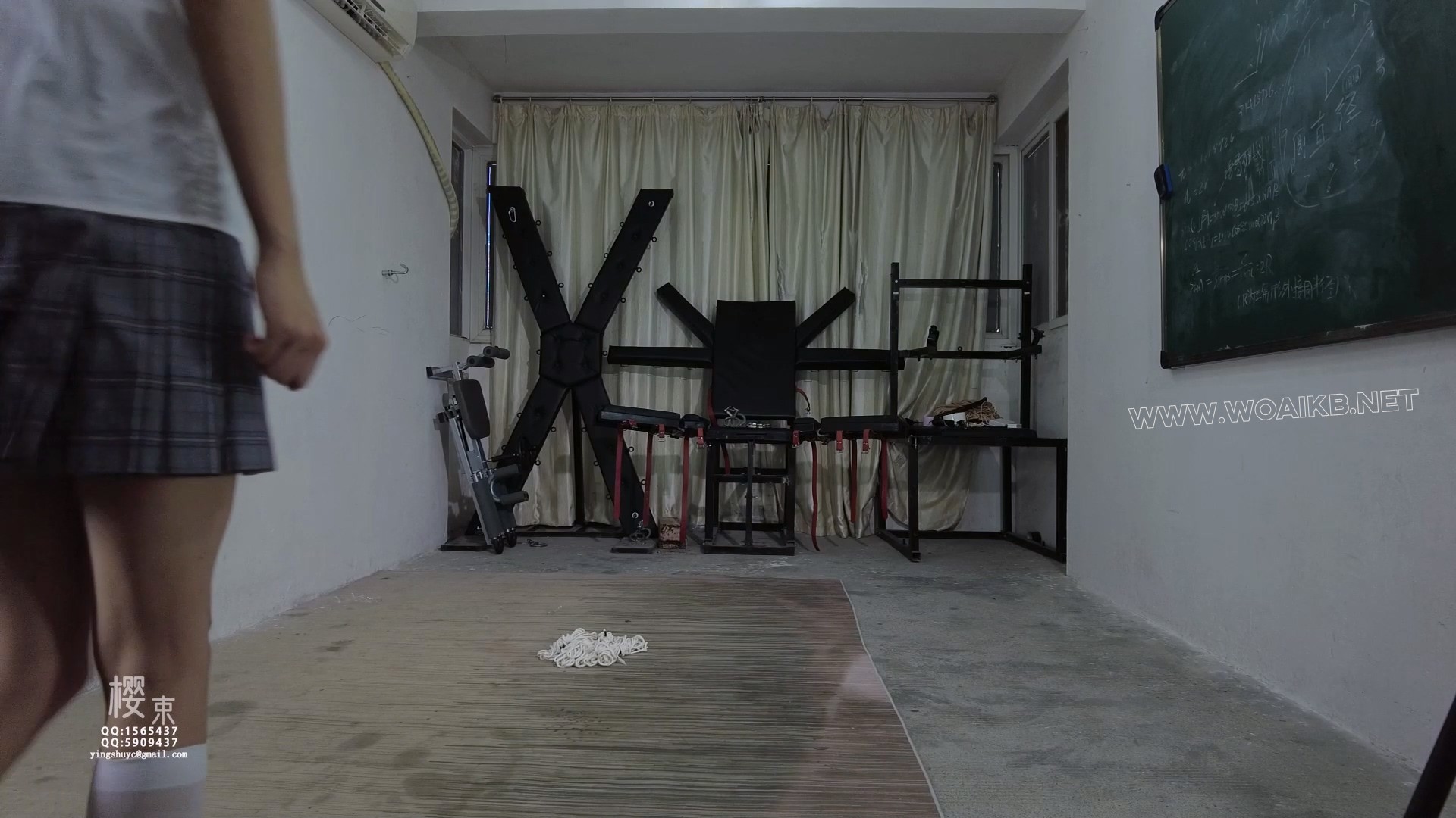 极限后手直臂踮脚吊缚！鞭打惩罚！口球紧塞拉丝流出！棒棒震穴羞耻强G！  《终极惩…