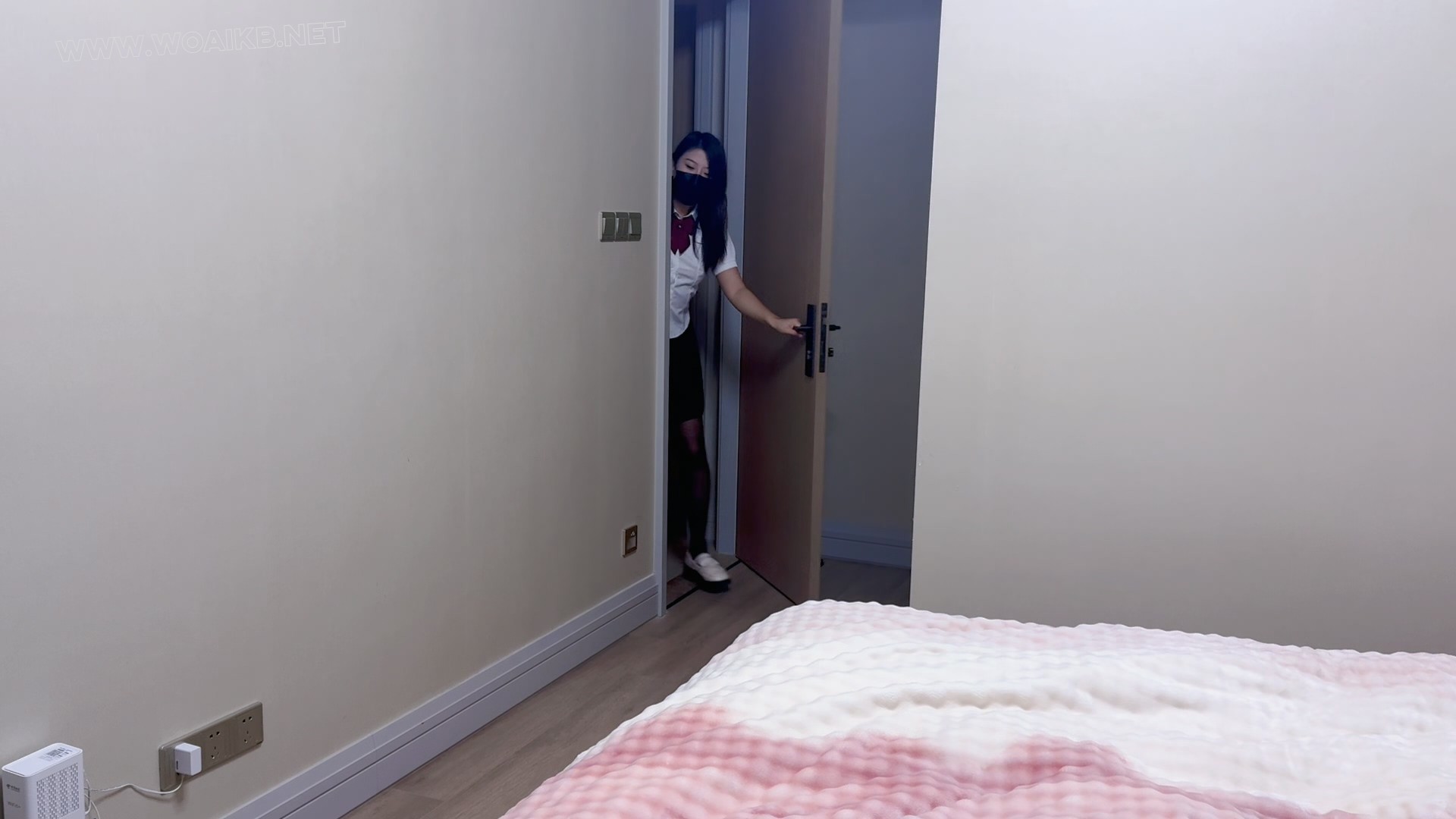入室迷晕jk妹 入室迷晕，原味丝袜堵嘴，胶带封嘴 胶带捆绑m腿，挠痒，挠脚心，sp，...