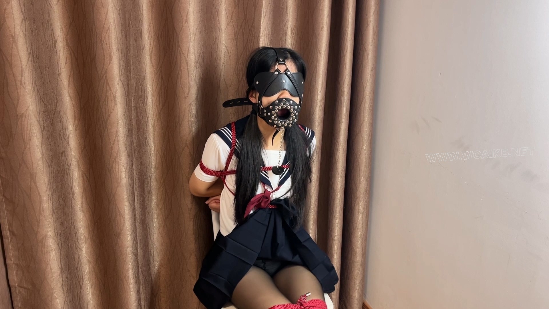 【邻家学妹之楼道惊魂-上集】What？！！楼道里面怎么会有一个黑丝JK学妹？不仅被捆... 预览图 1