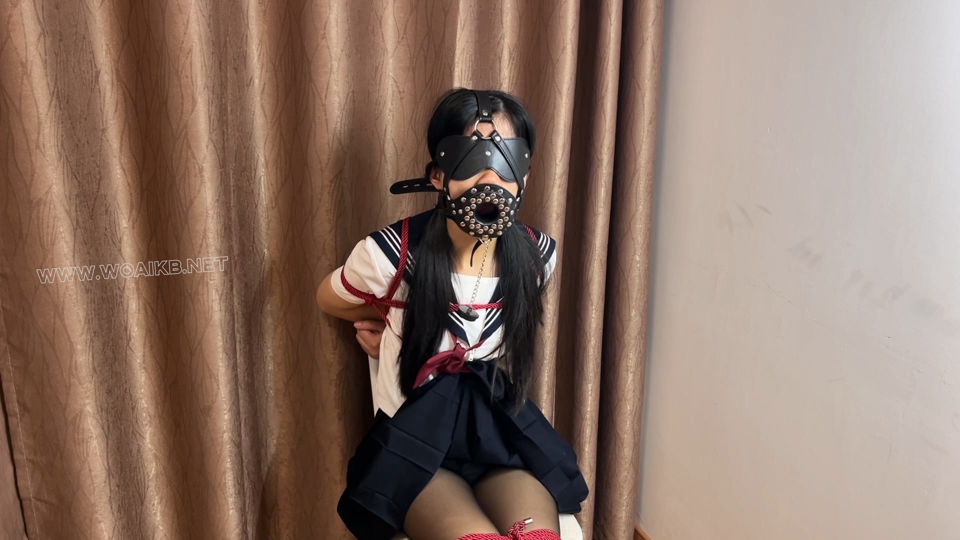 【邻家学妹之楼道惊魂-上集】What？！！楼道里面怎么会有一个黑丝JK学妹？不仅被捆...